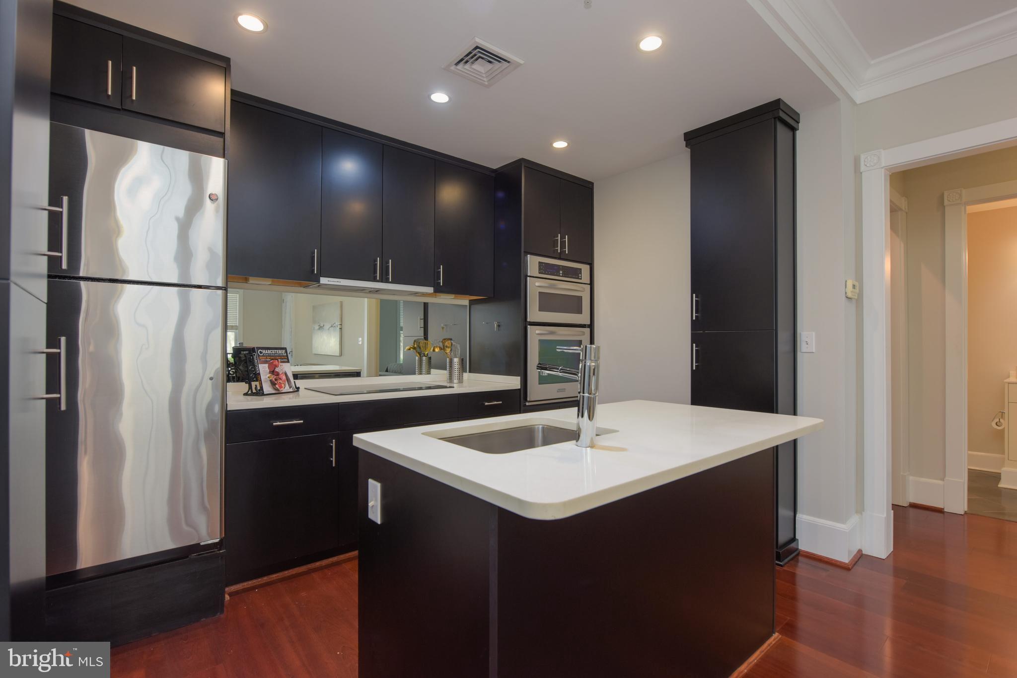 910 Powhatan STREET Unit: 104S