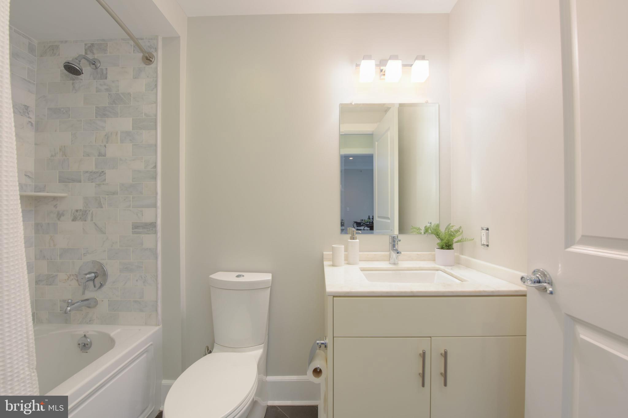 910 Powhatan STREET Unit: 104S