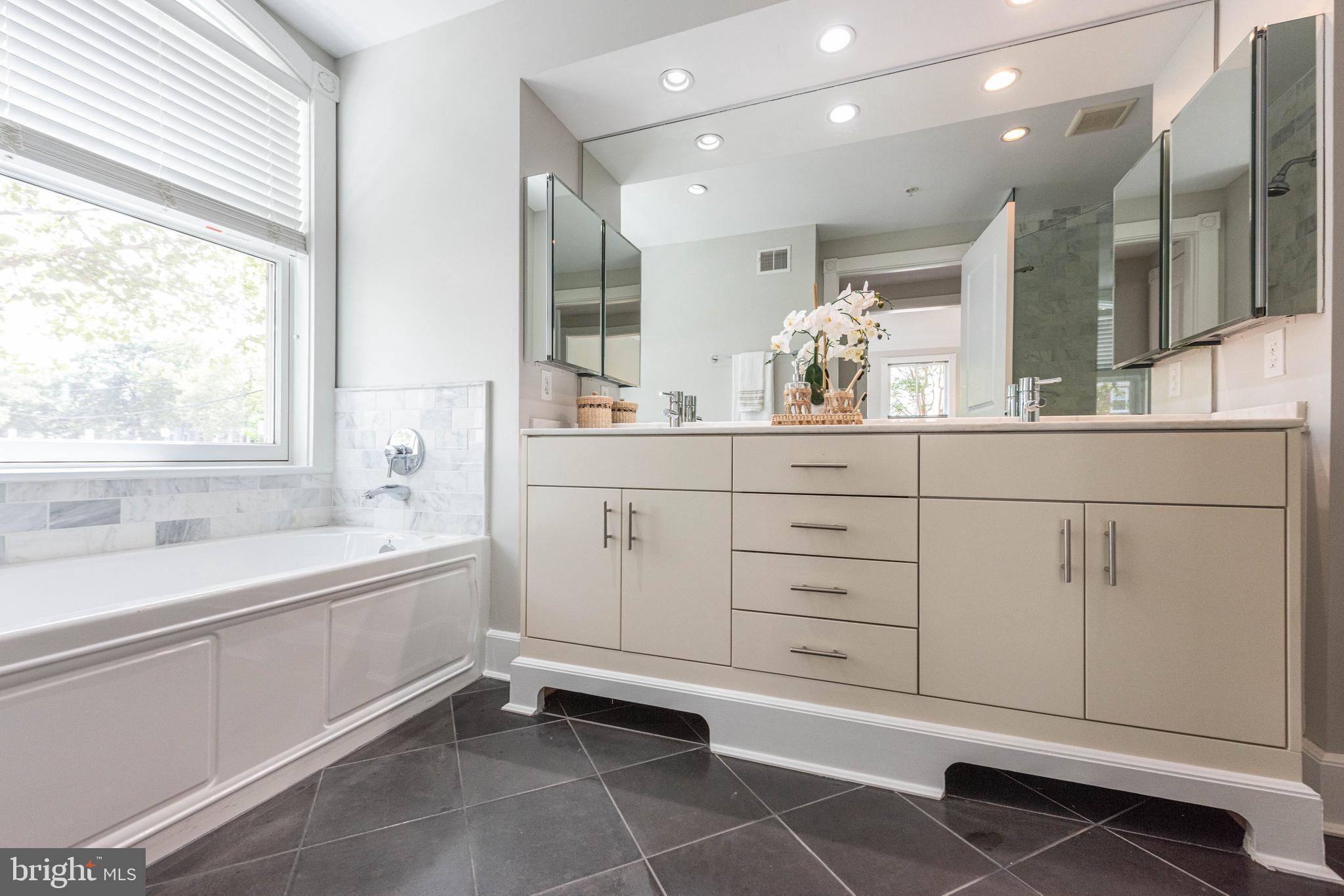 910 Powhatan STREET Unit: 104S