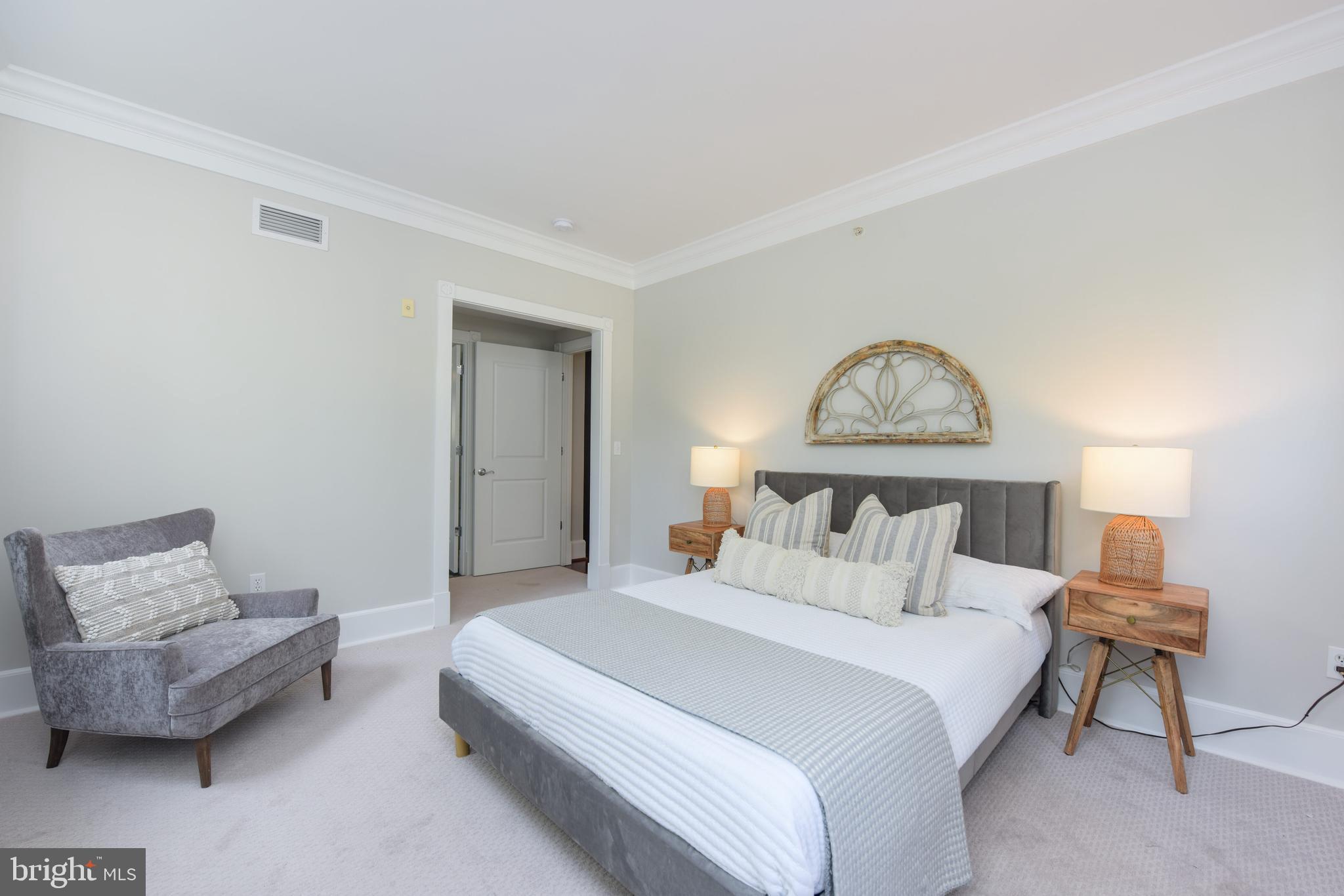 910 Powhatan STREET Unit: 104S