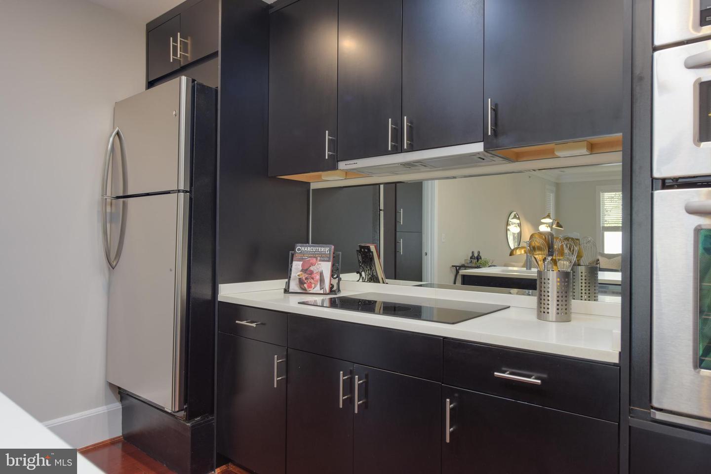 910 Powhatan STREET Unit: 104S