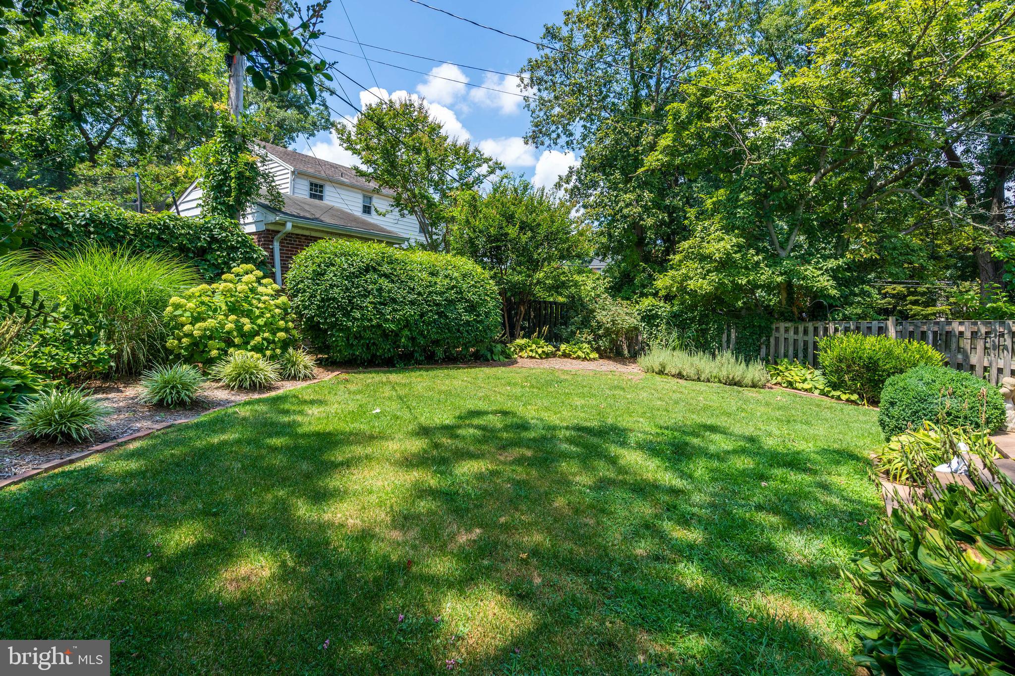 1612 Crestwood Dr