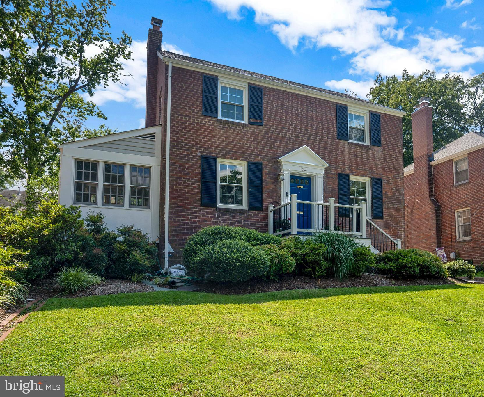 1612 Crestwood Dr