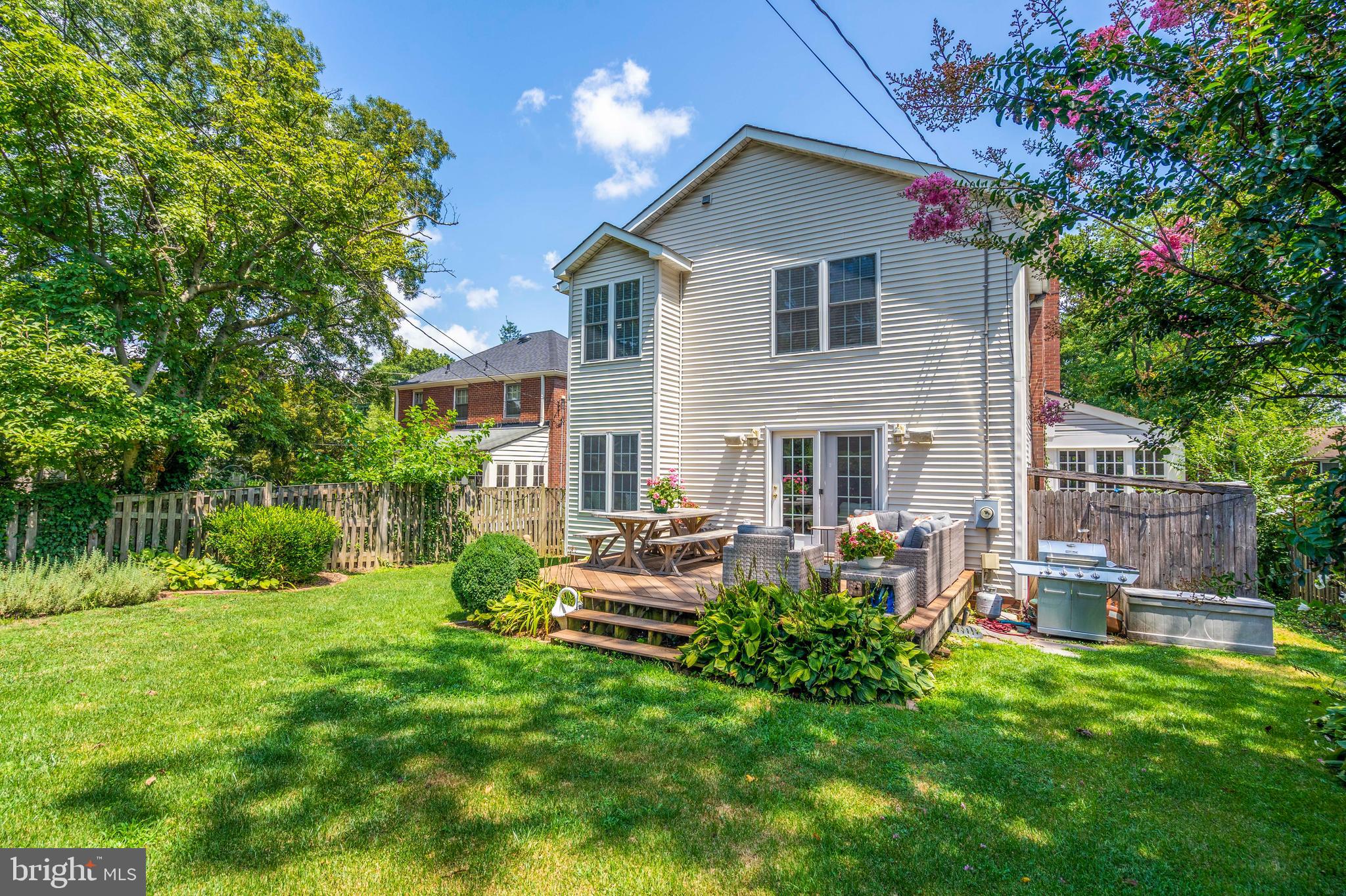 1612 Crestwood Dr