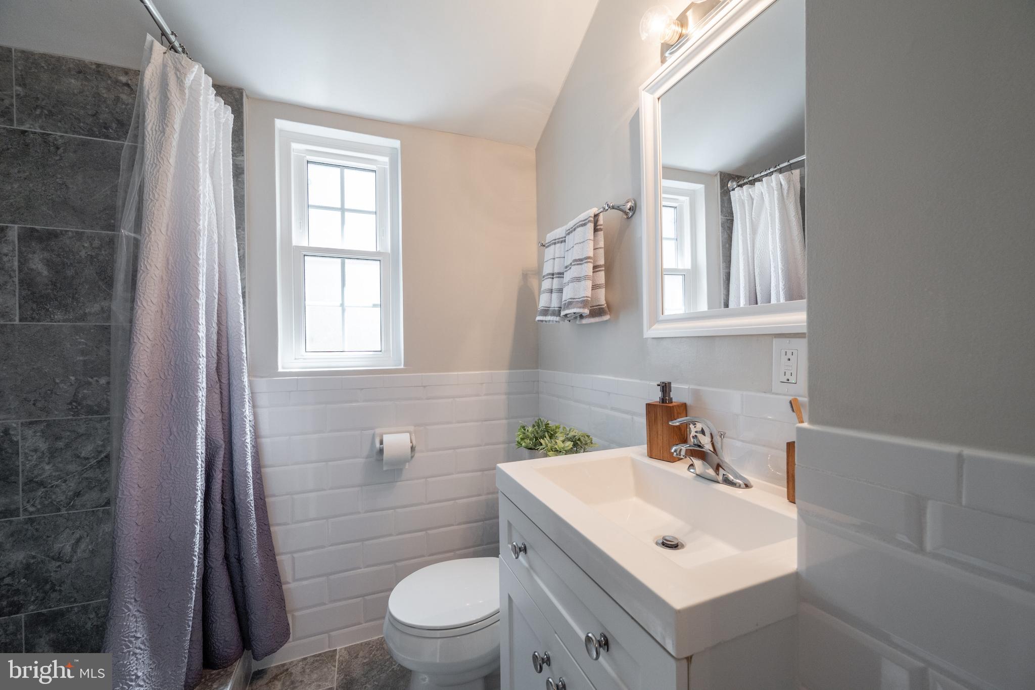 2413 N Dearing STREET