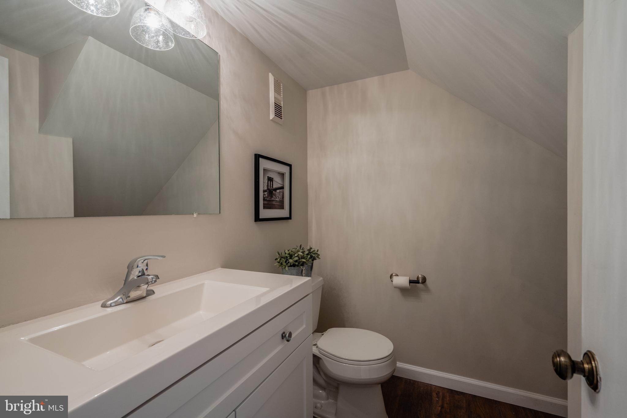 2413 N Dearing STREET