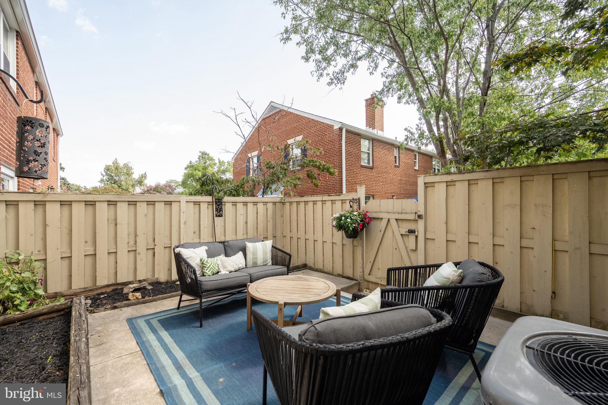 2413 N Dearing STREET