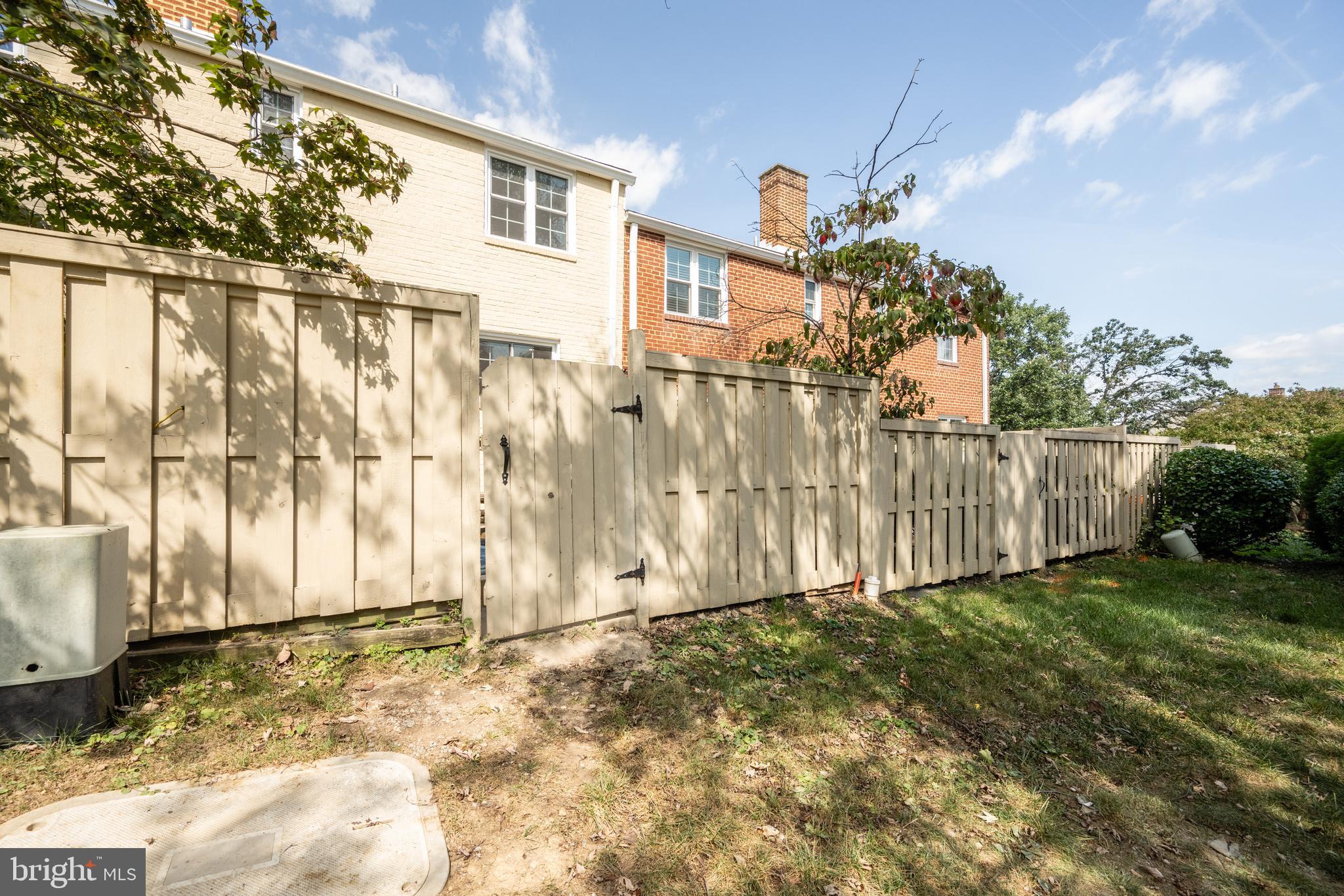 2413 N Dearing STREET