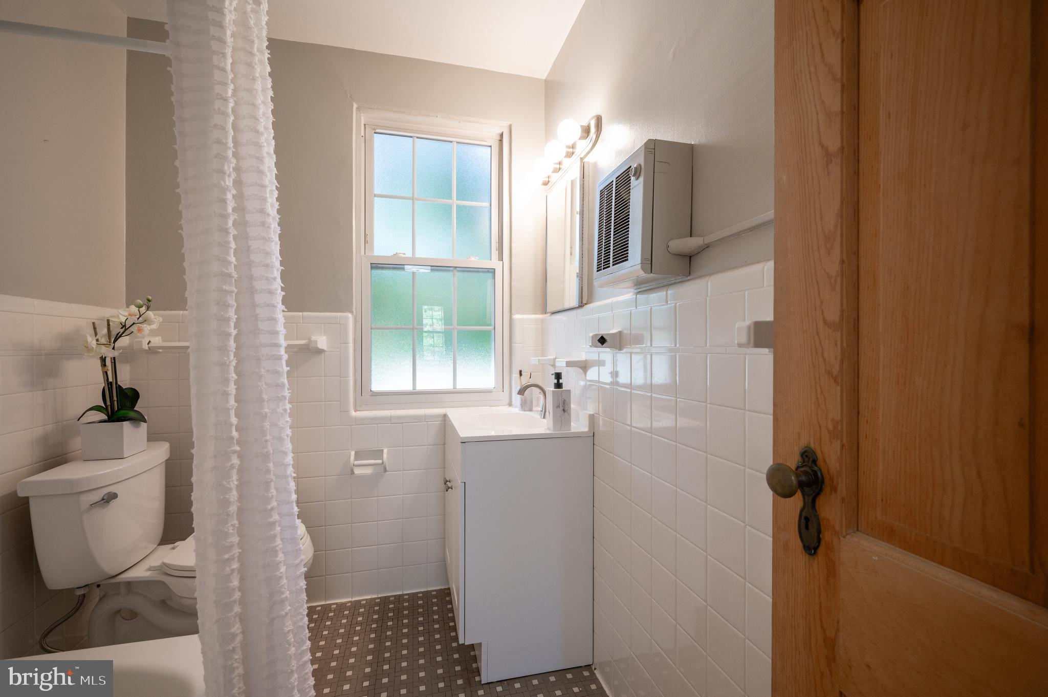 3405 Commonwealth AVENUE Unit: C