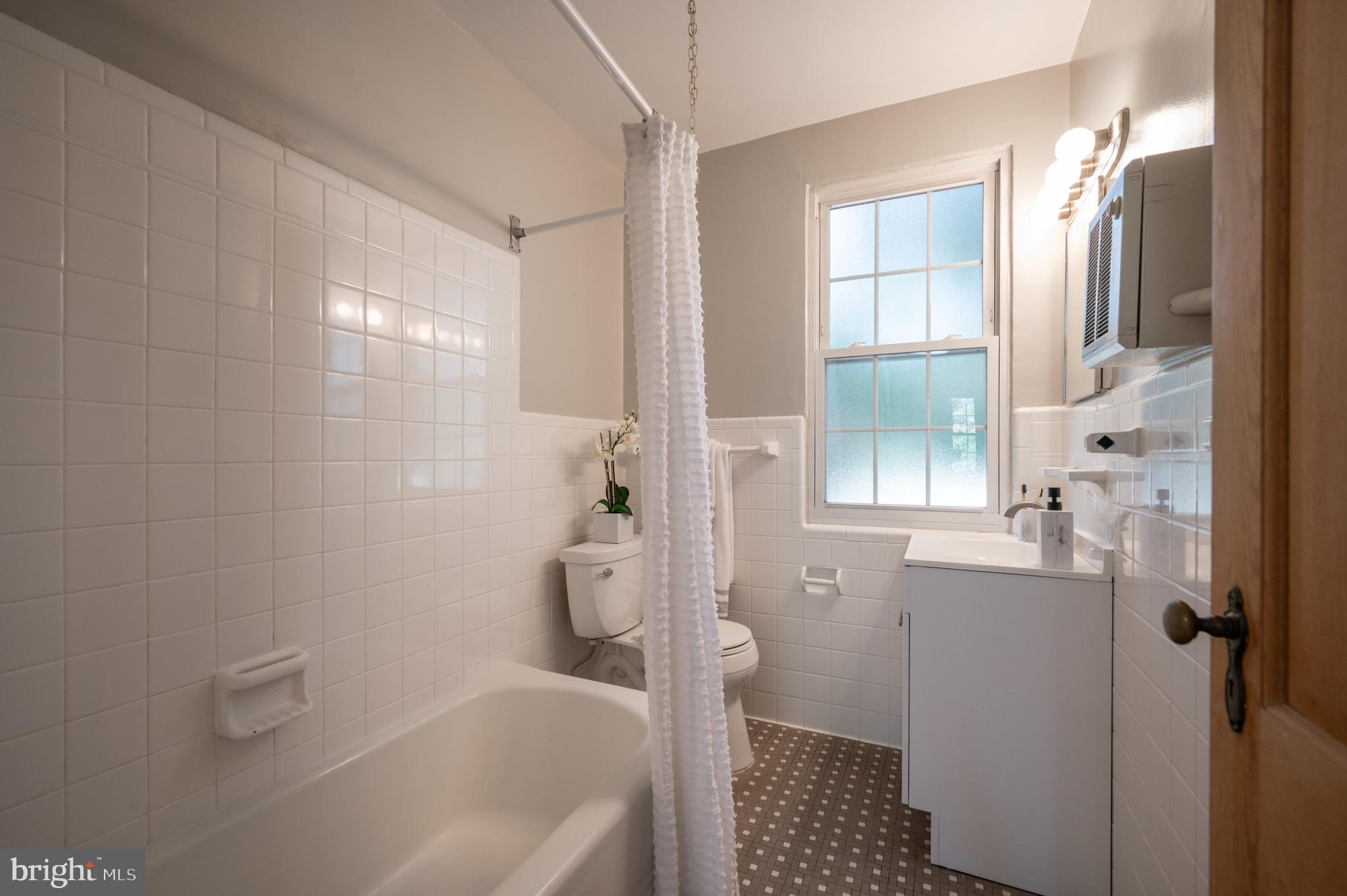 3405 Commonwealth AVENUE Unit: C