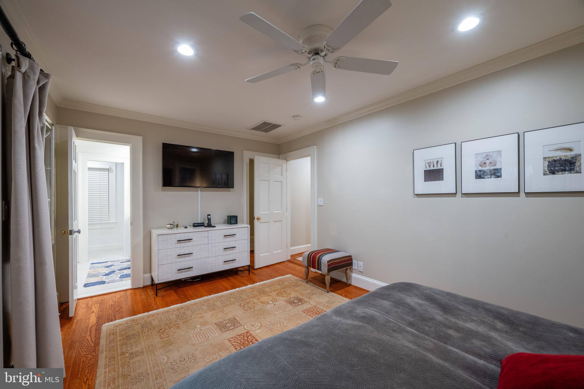 10 W Glendale AVENUE W