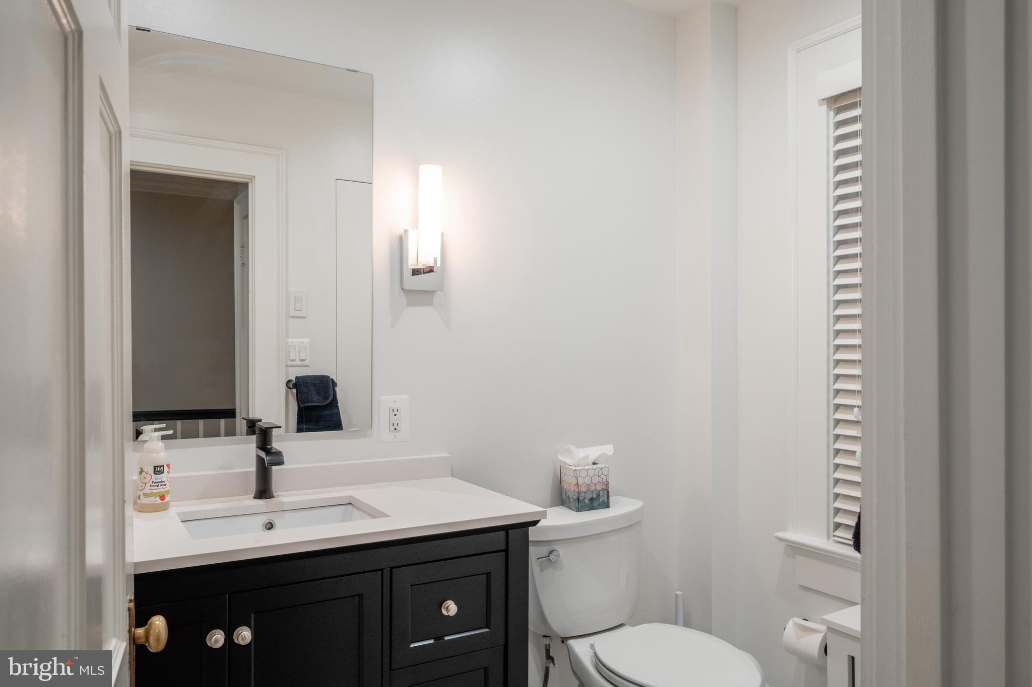 10 W Glendale AVENUE W