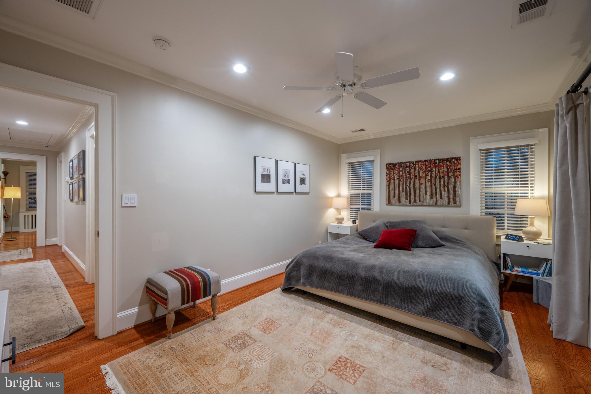 10 W Glendale AVENUE W