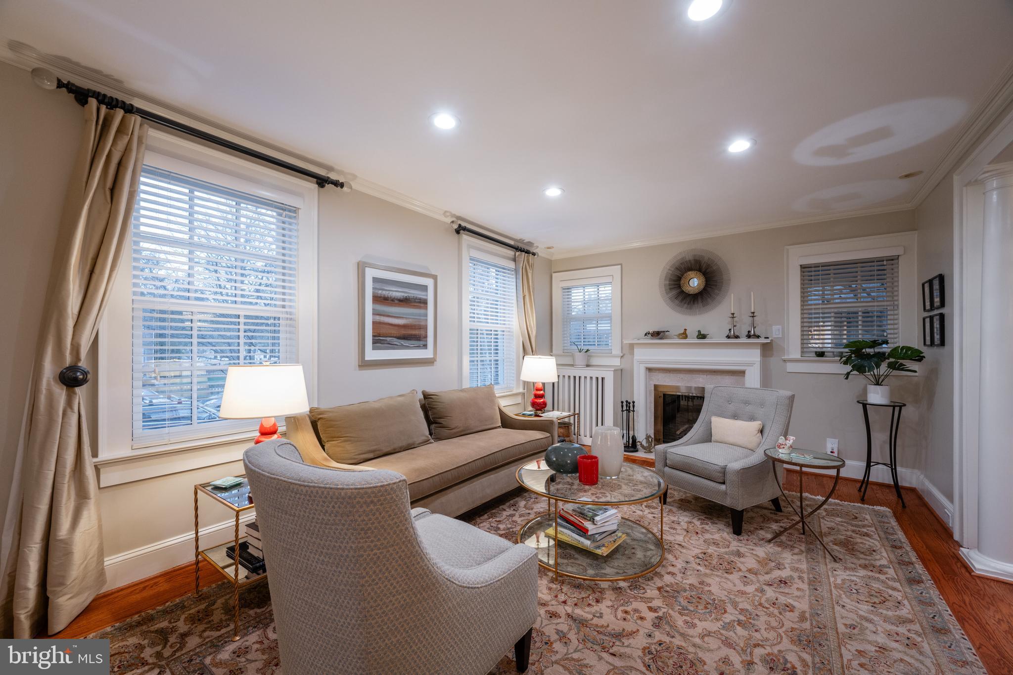 10 W Glendale AVENUE W