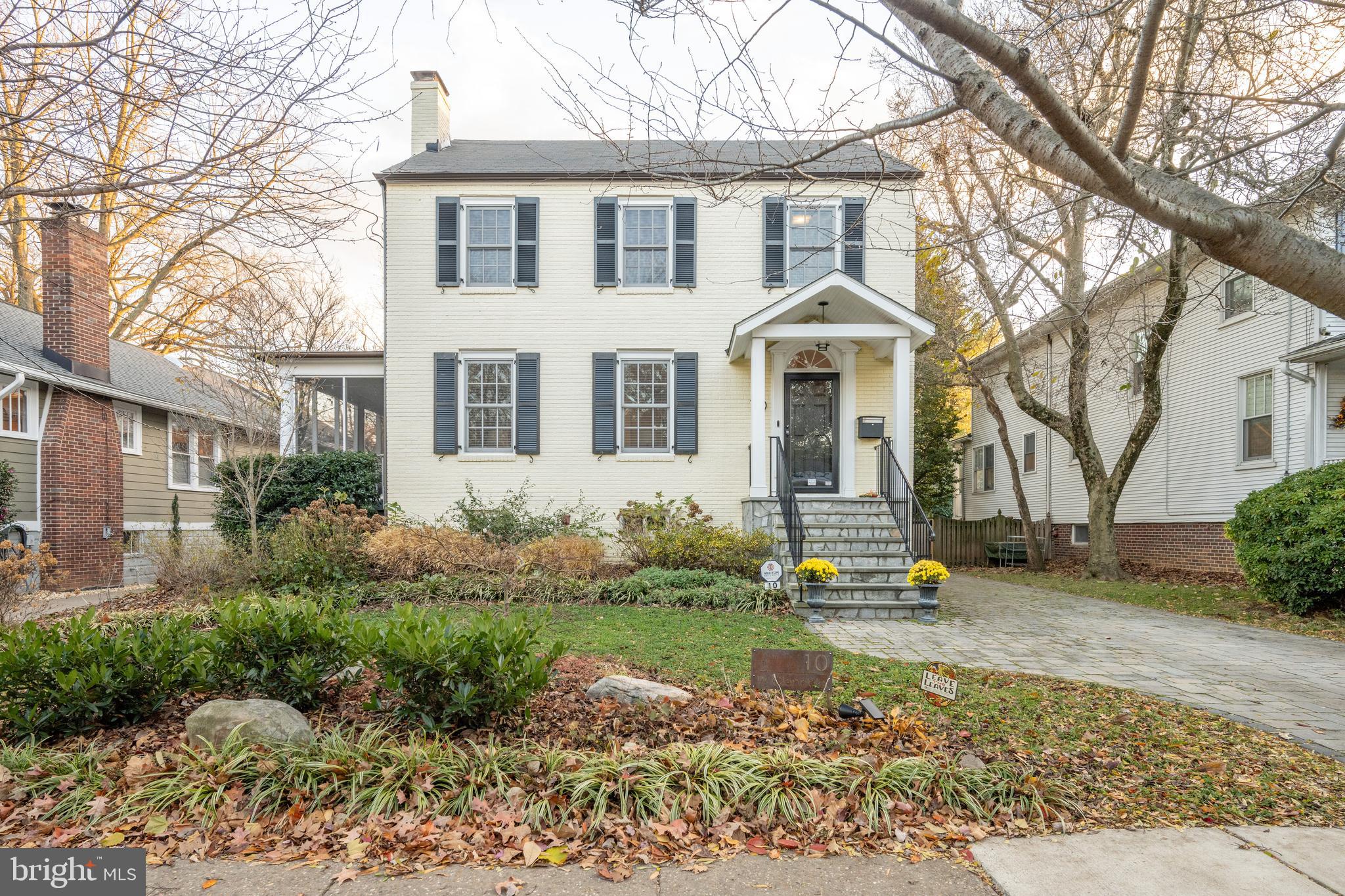 10 W Glendale AVENUE W