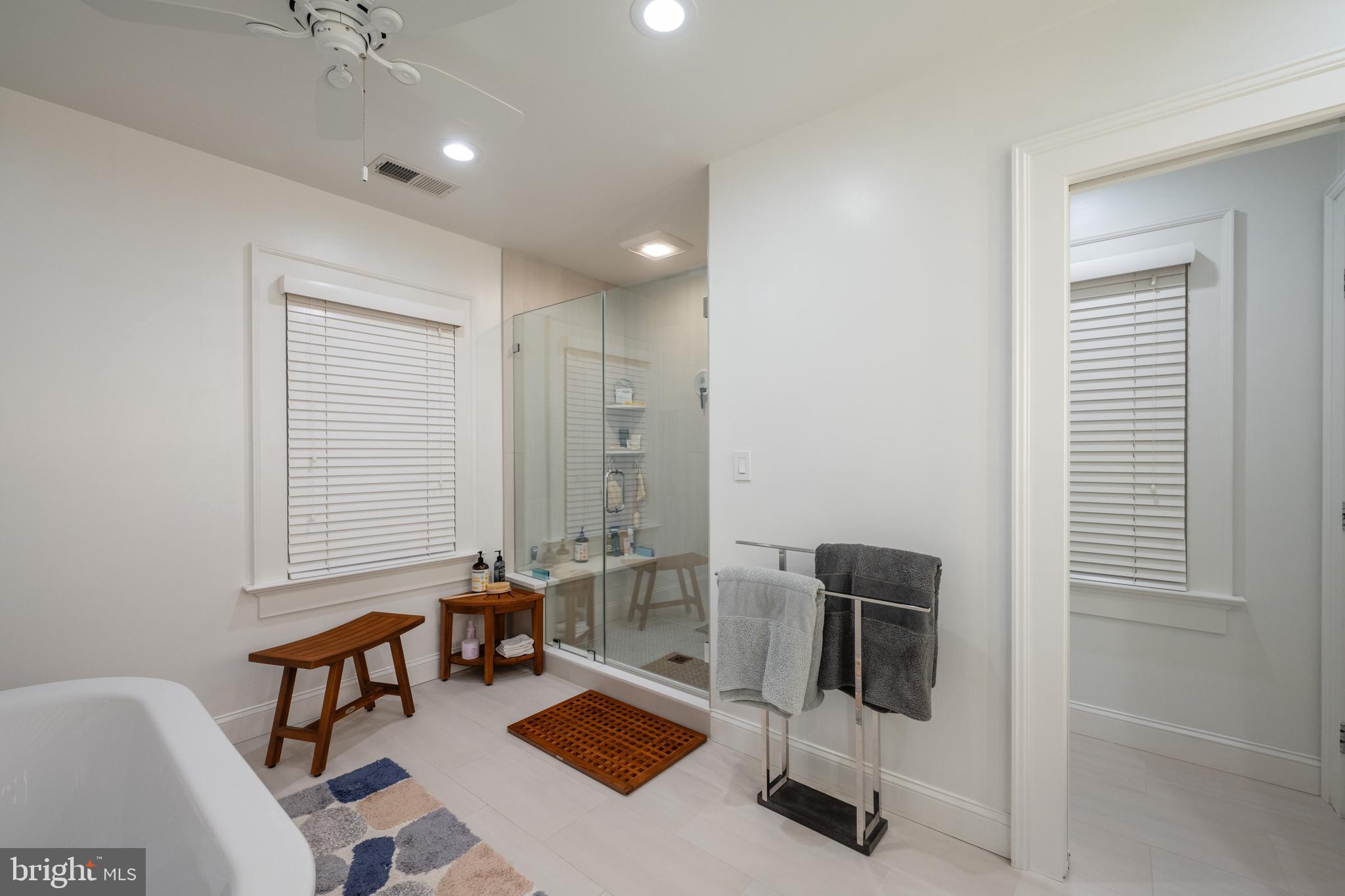 10 W Glendale AVENUE W