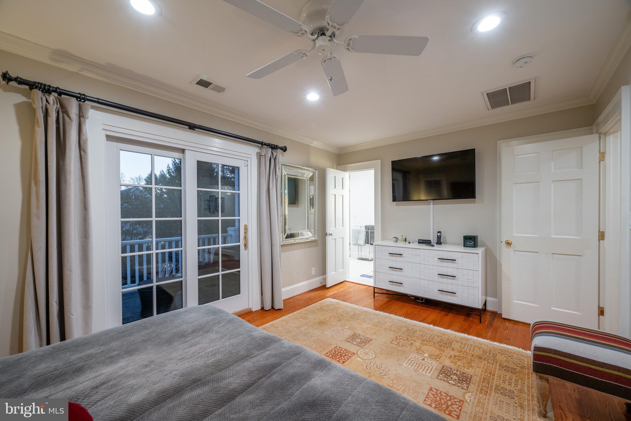 10 W Glendale AVENUE W