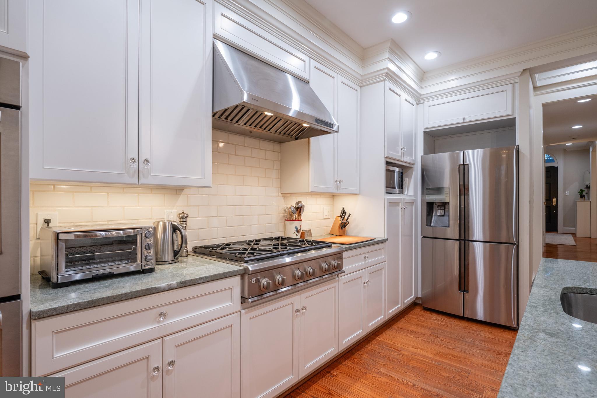 10 W Glendale AVENUE W