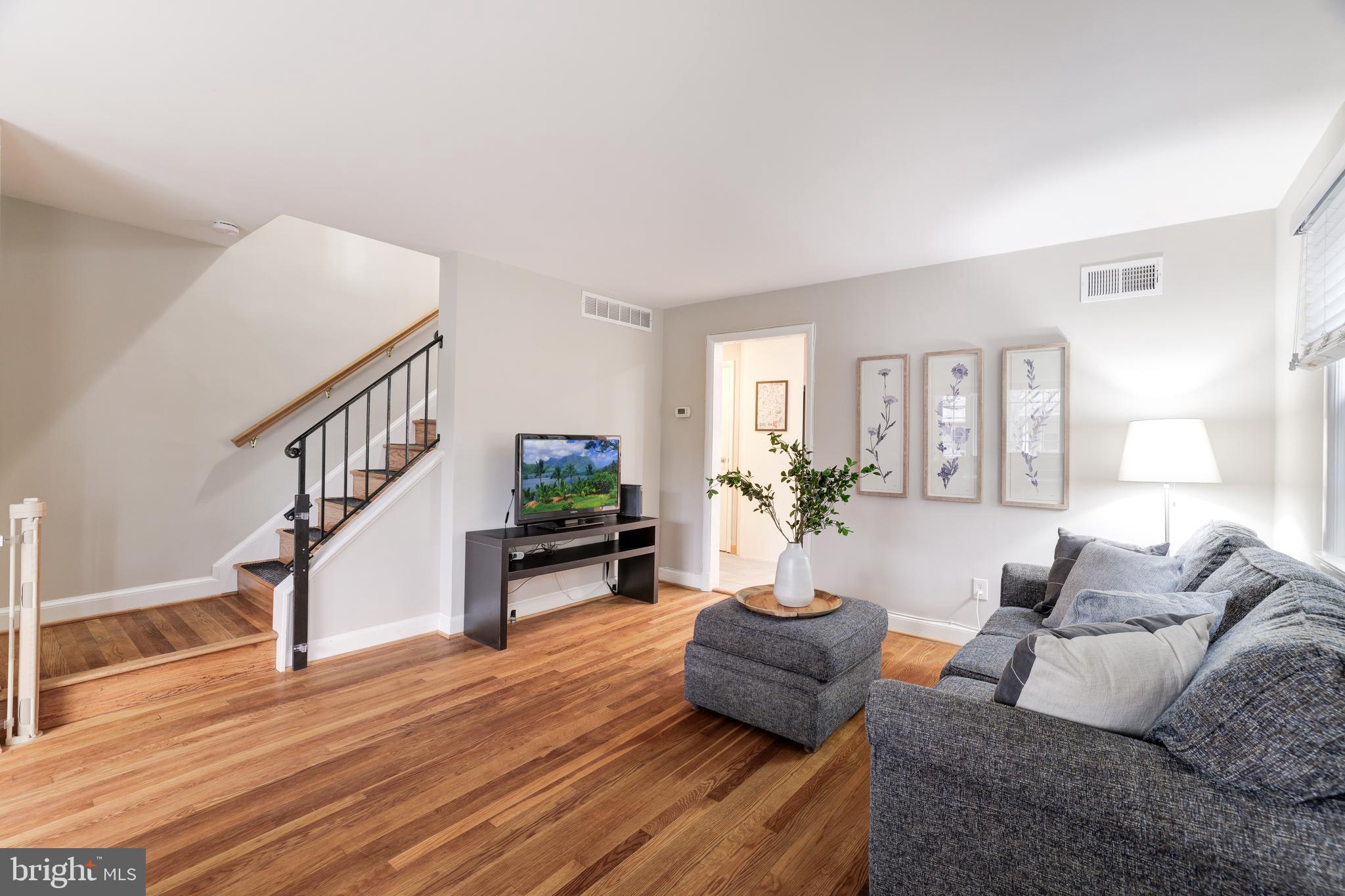 109 E Raymond Ave