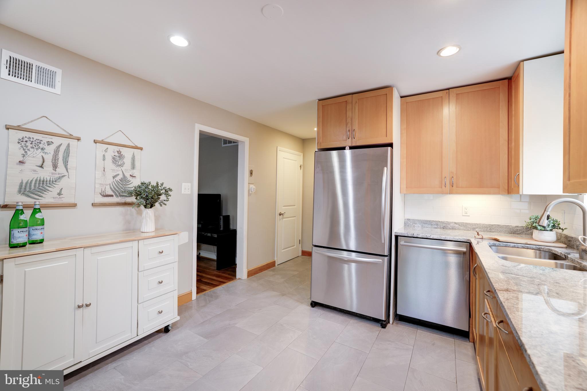 109 E Raymond Ave