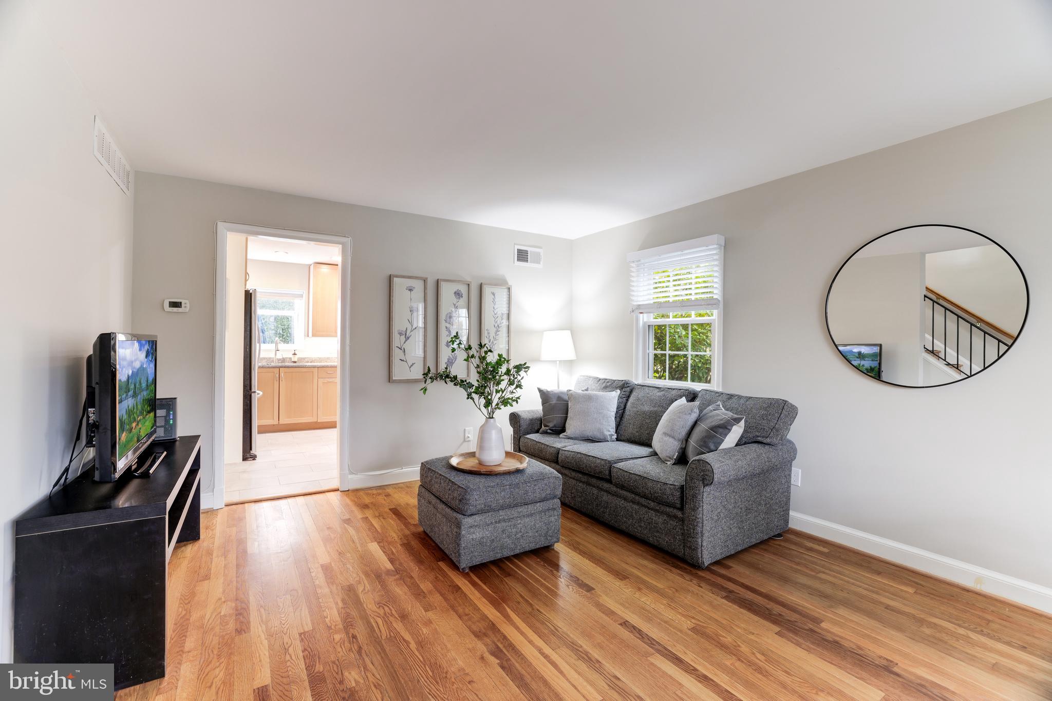 109 E Raymond Ave
