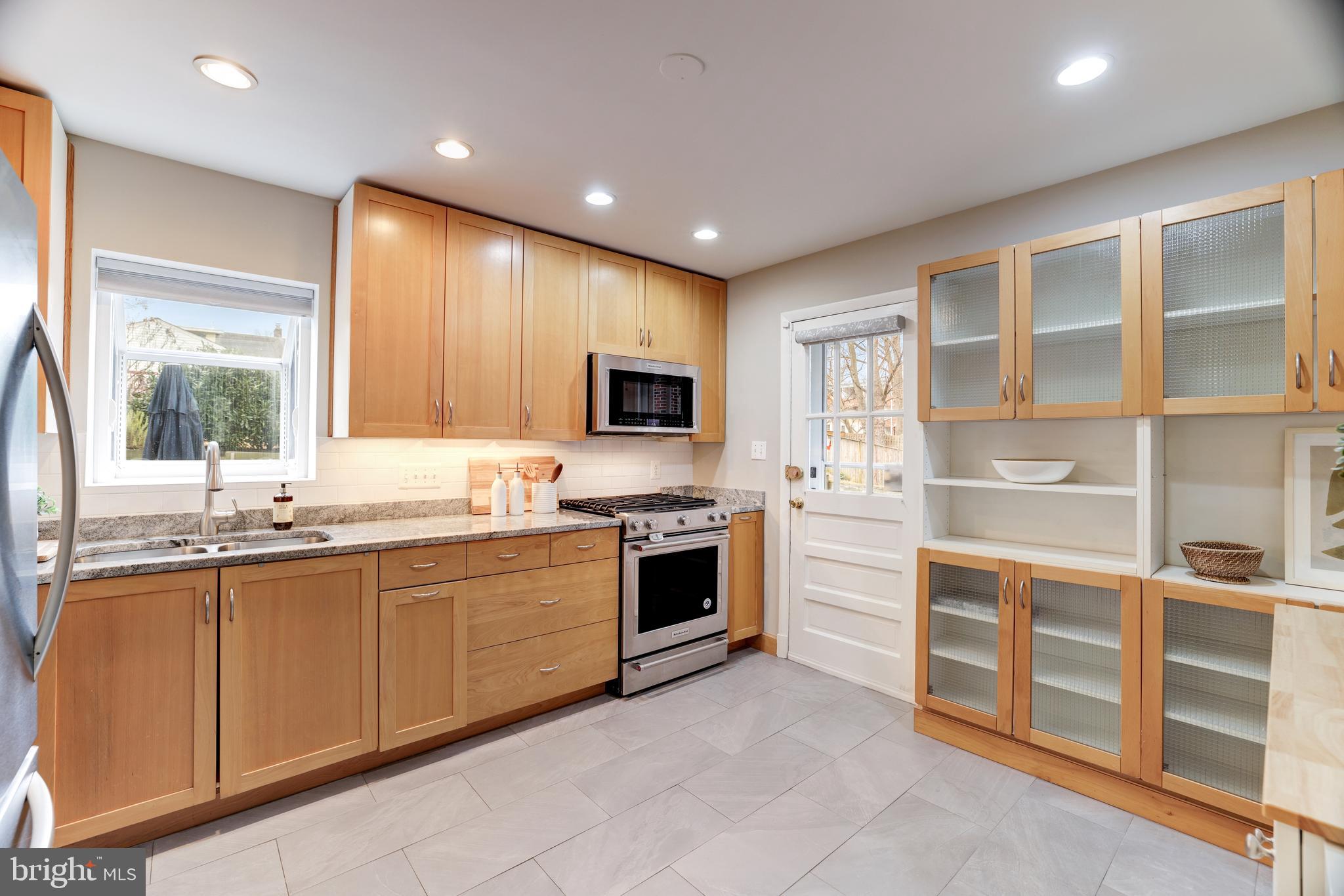 109 E Raymond Ave