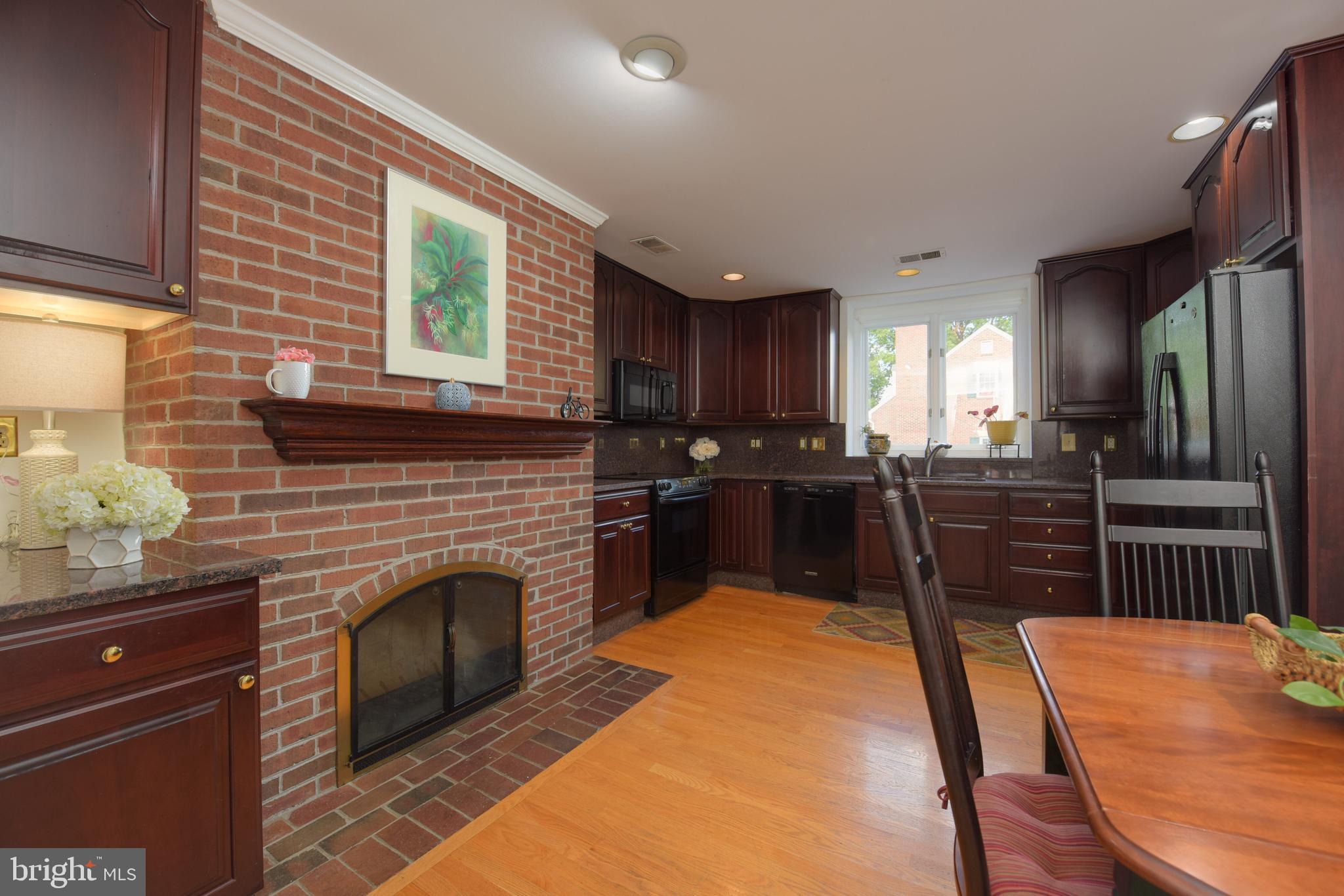 1214 W Abingdon Dr