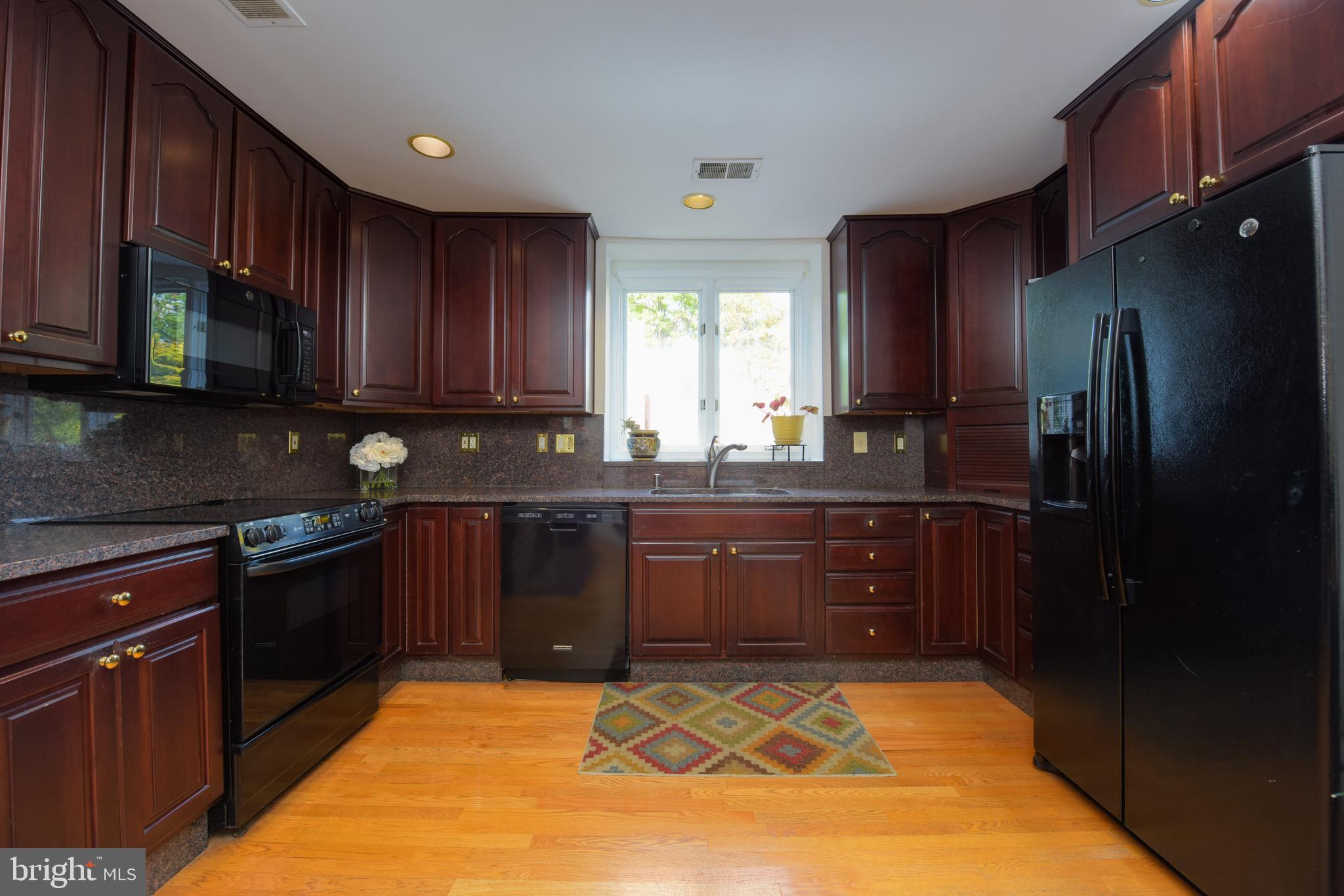 1214 W Abingdon Dr