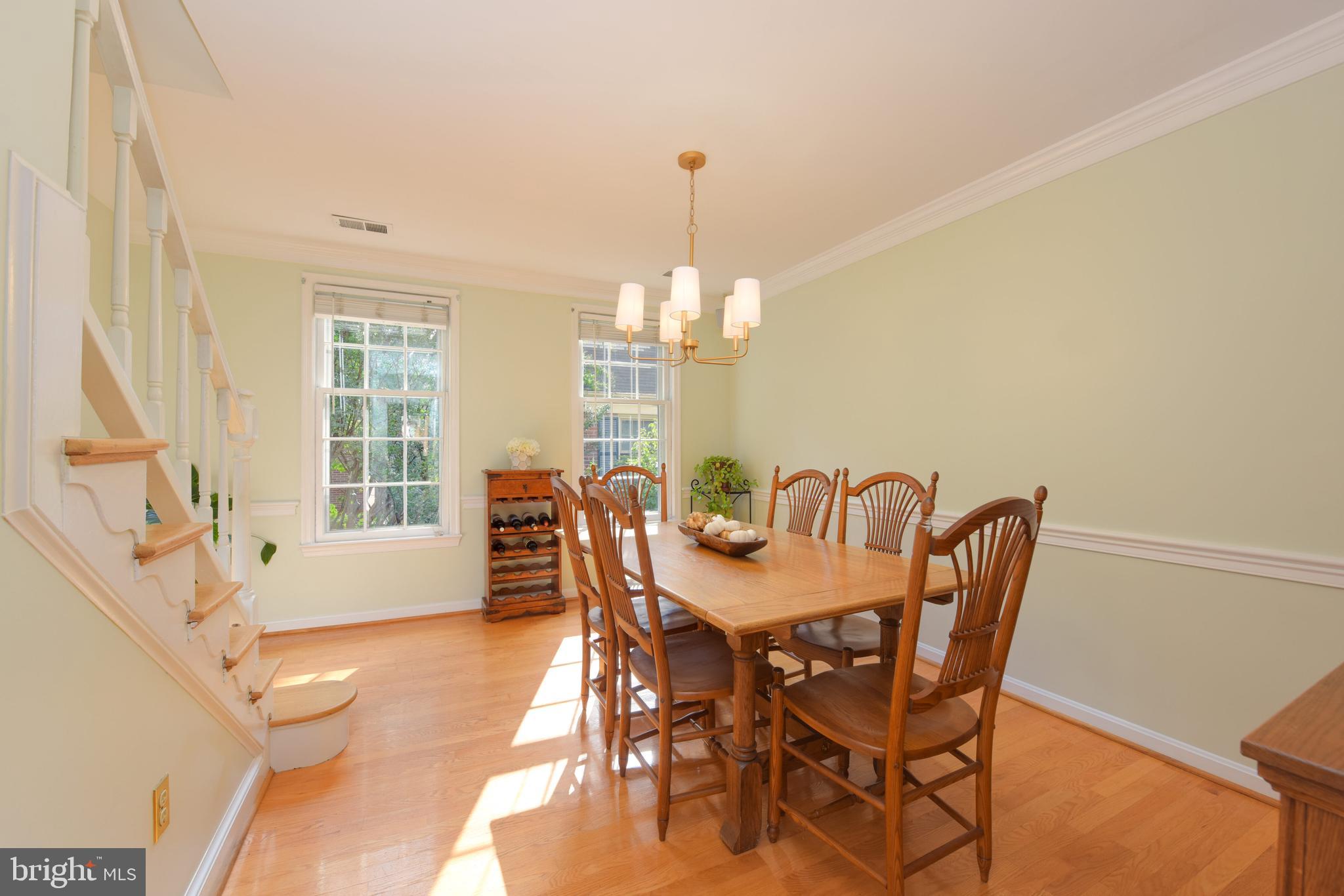 1214 W Abingdon Dr