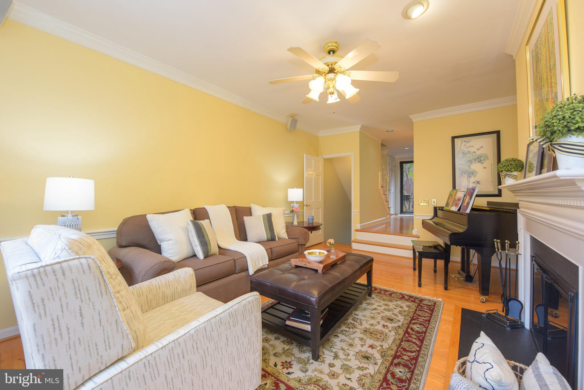 1214 W Abingdon Dr