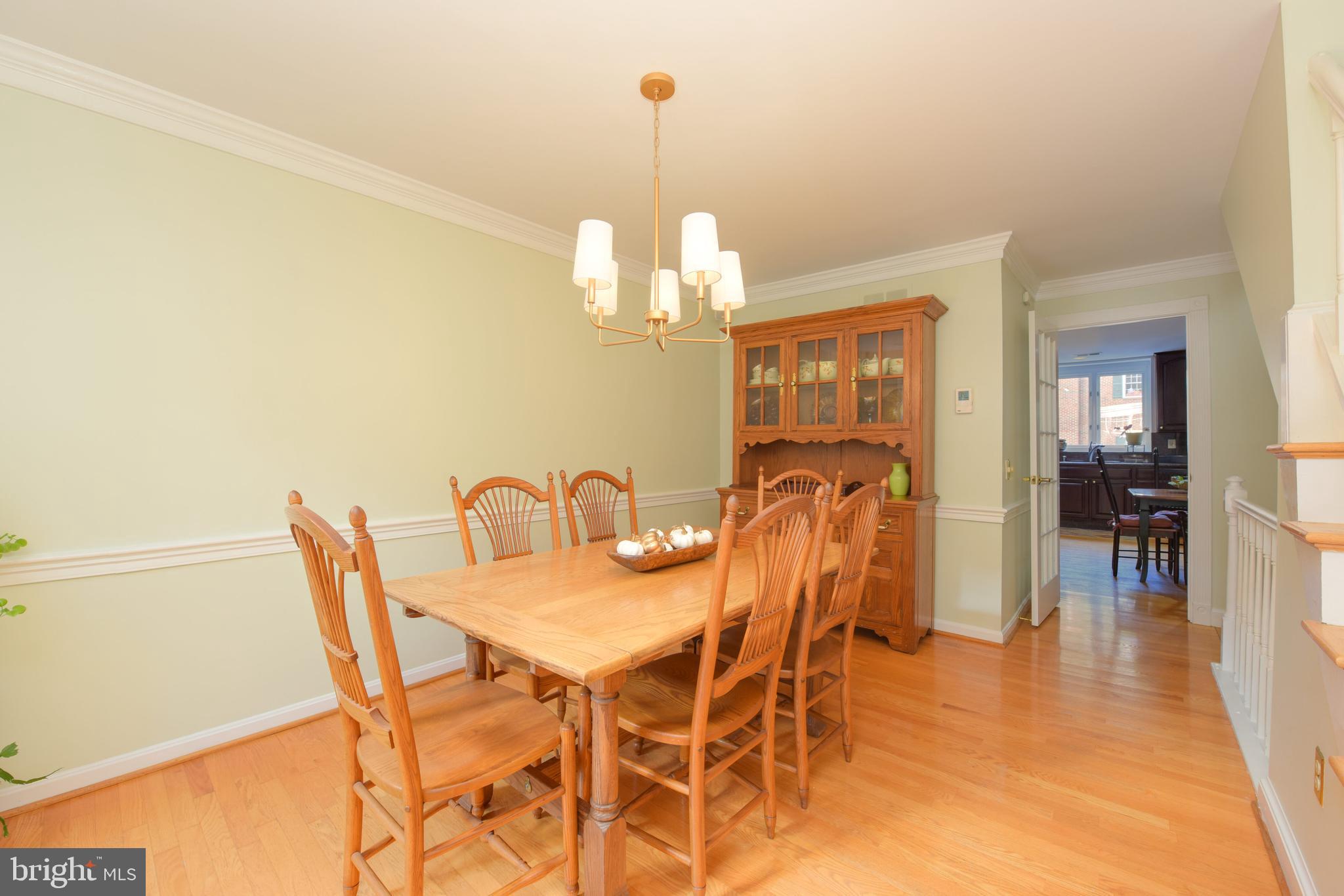 1214 W Abingdon Dr