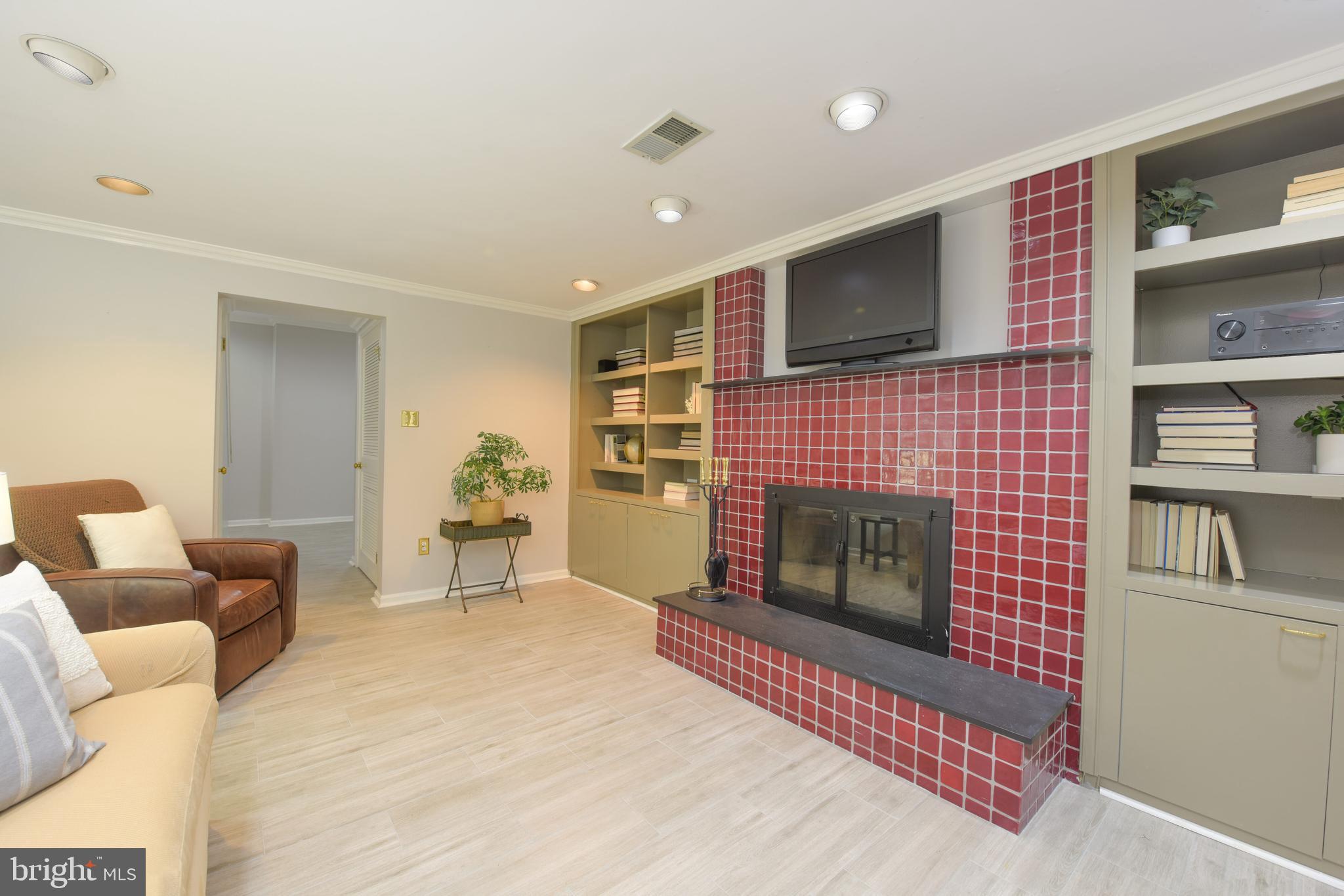 1214 W Abingdon Dr