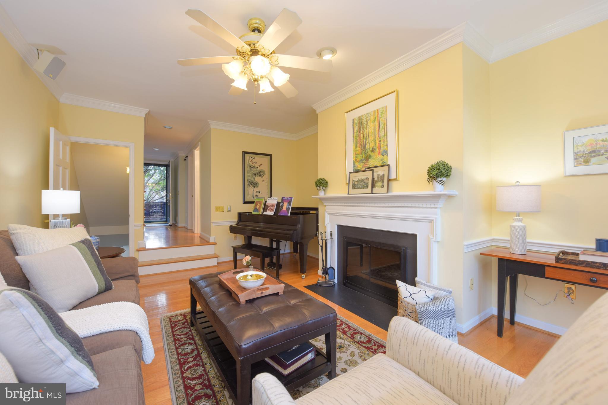 1214 W Abingdon Dr