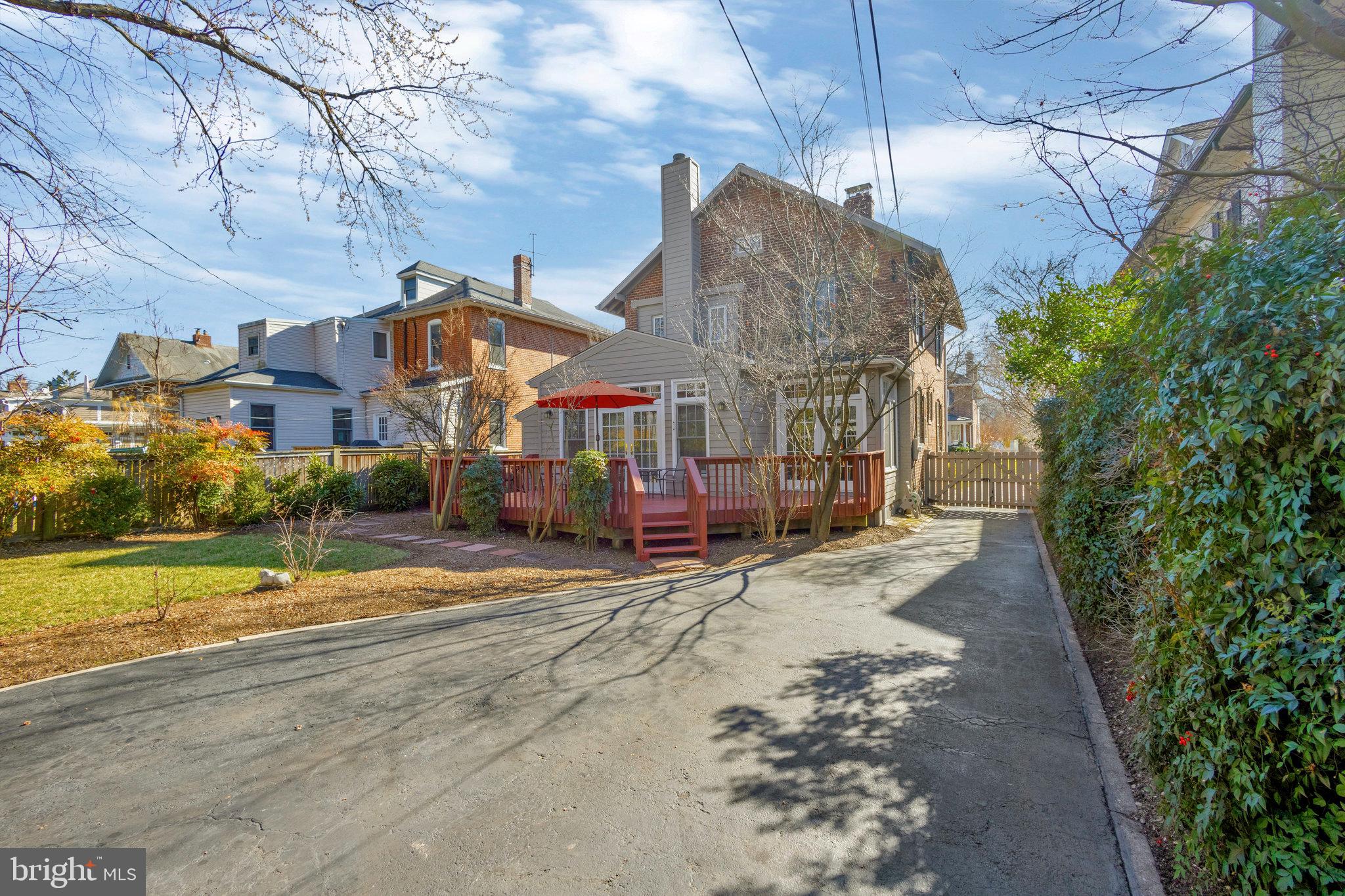 19 Cedar St