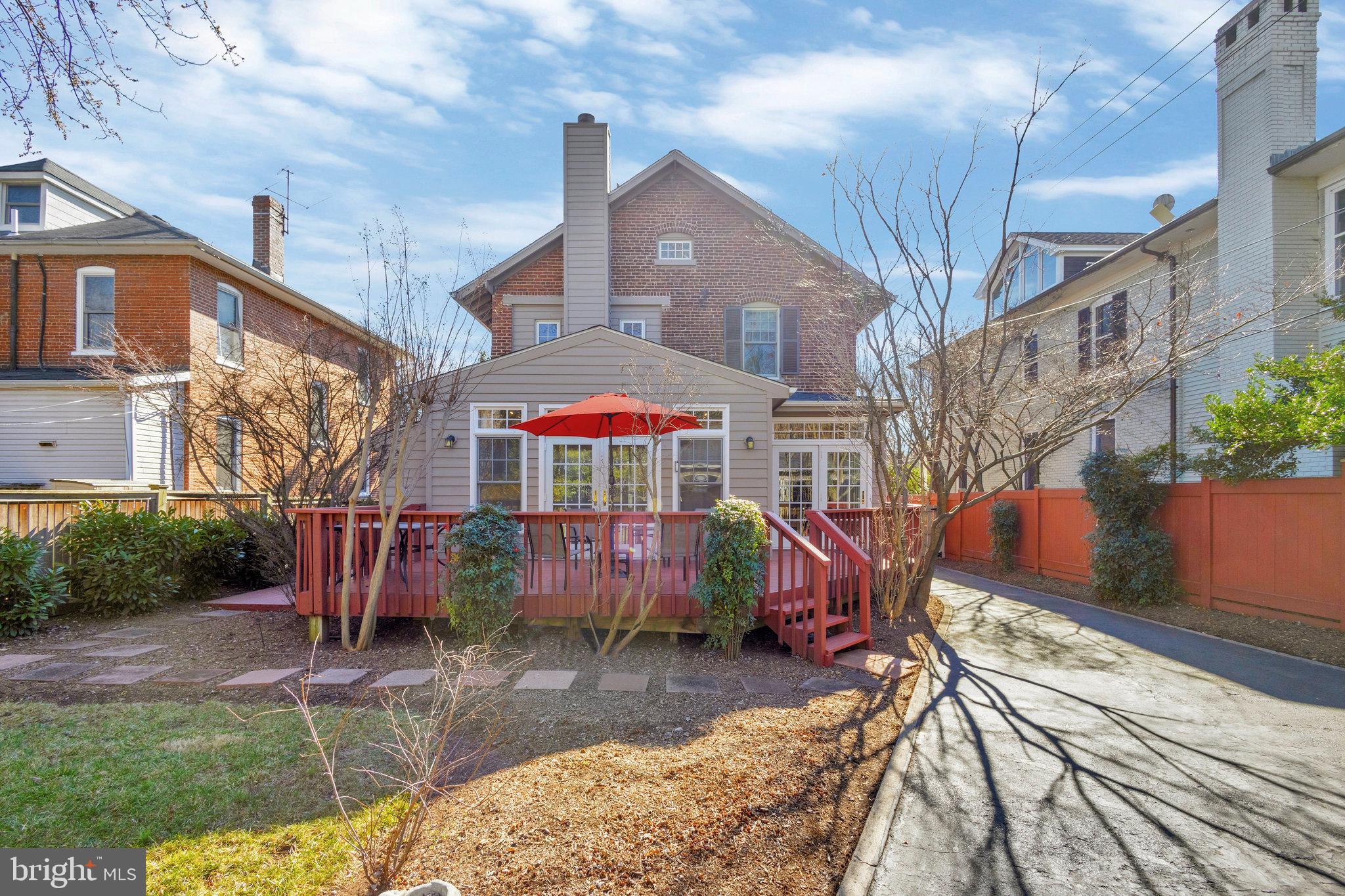 19 Cedar St
