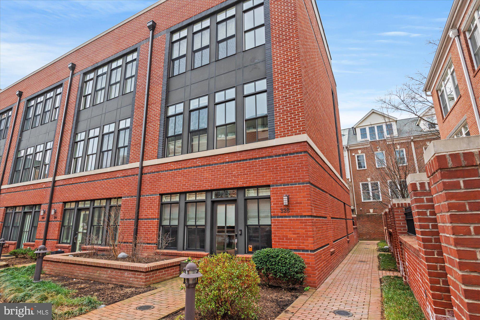 328 Third St
