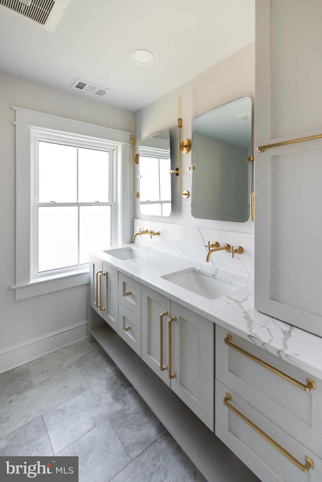 203 N View Ter