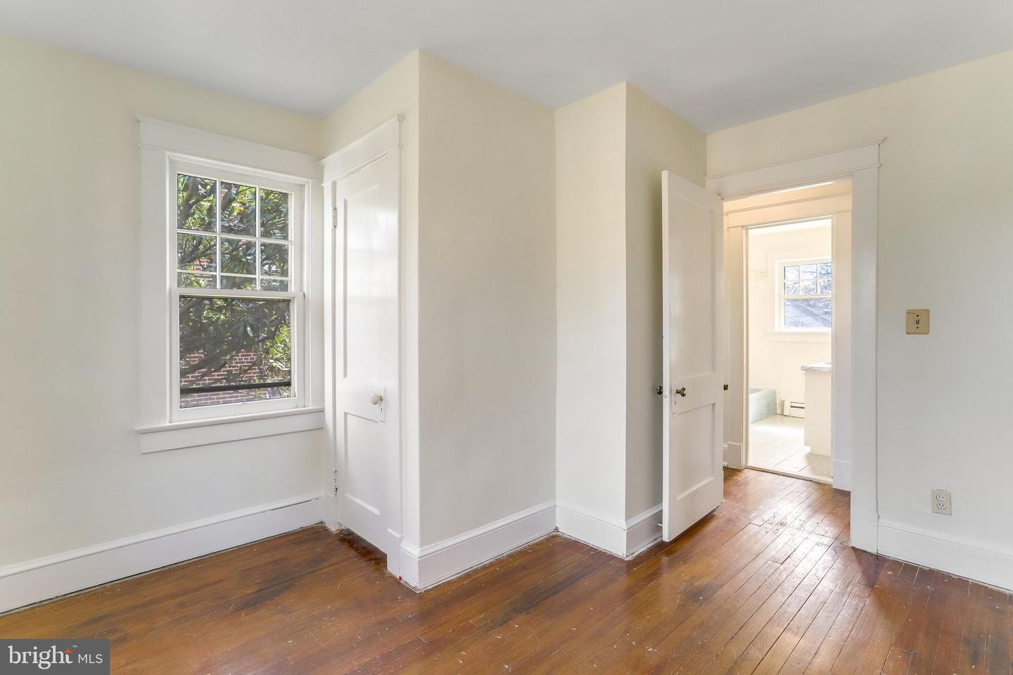 106 W Maple St