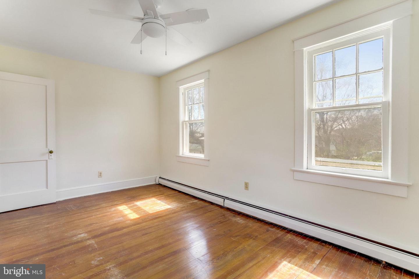 106 W Maple St