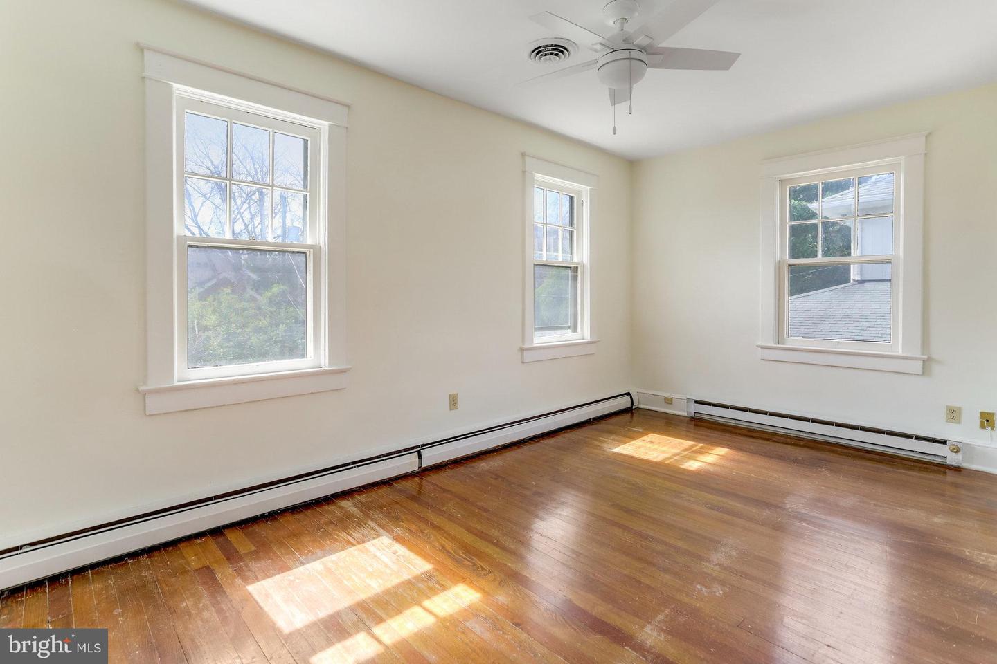 106 W Maple St