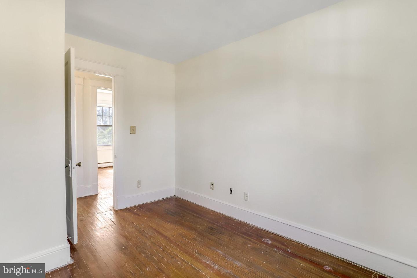 106 W Maple St