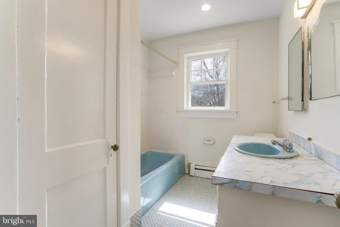 106 W Maple St