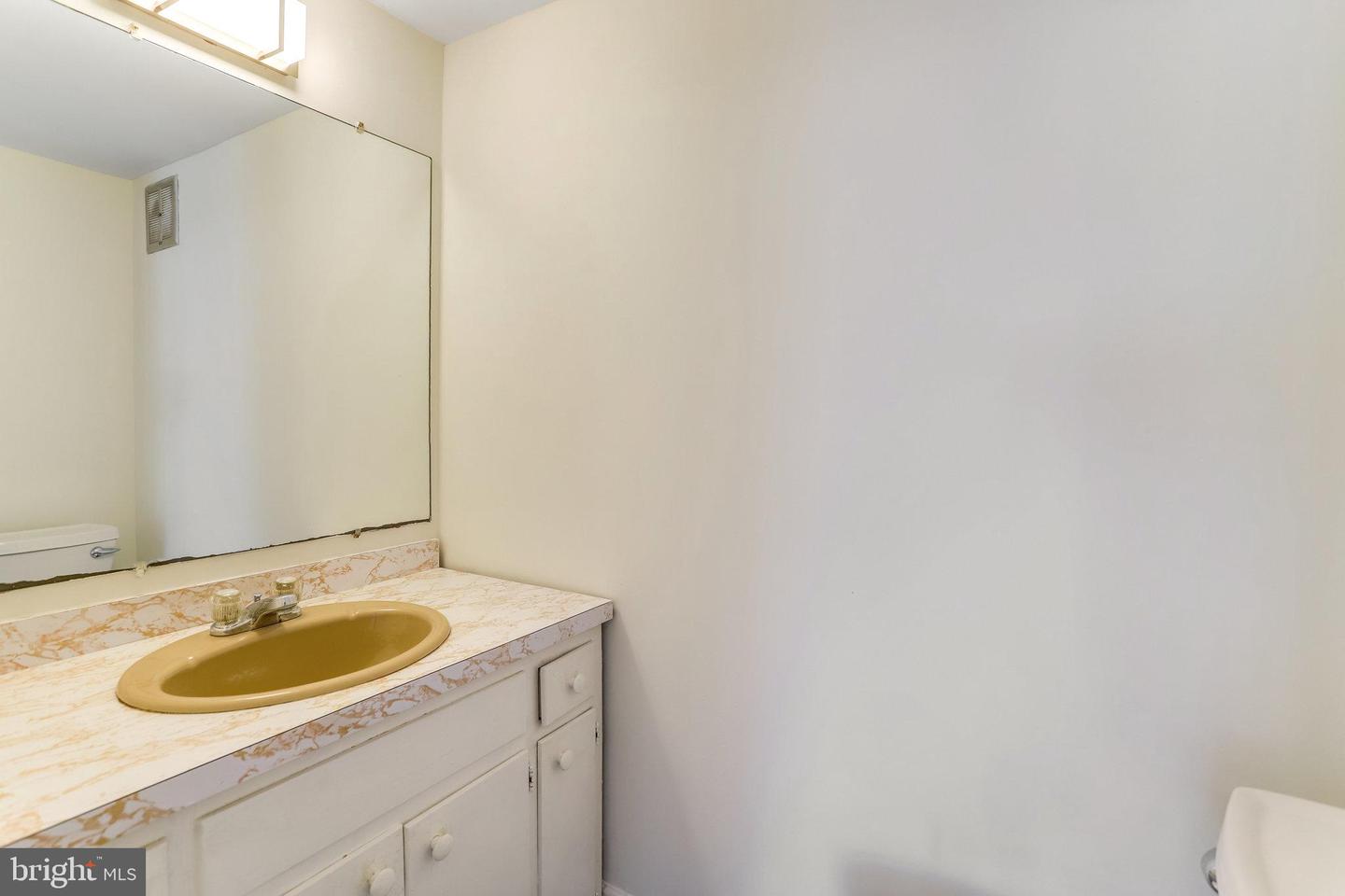 106 W Maple St