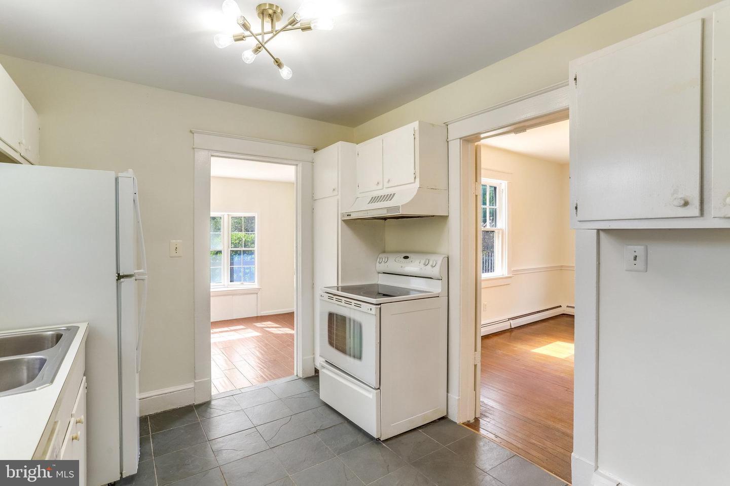 106 W Maple St