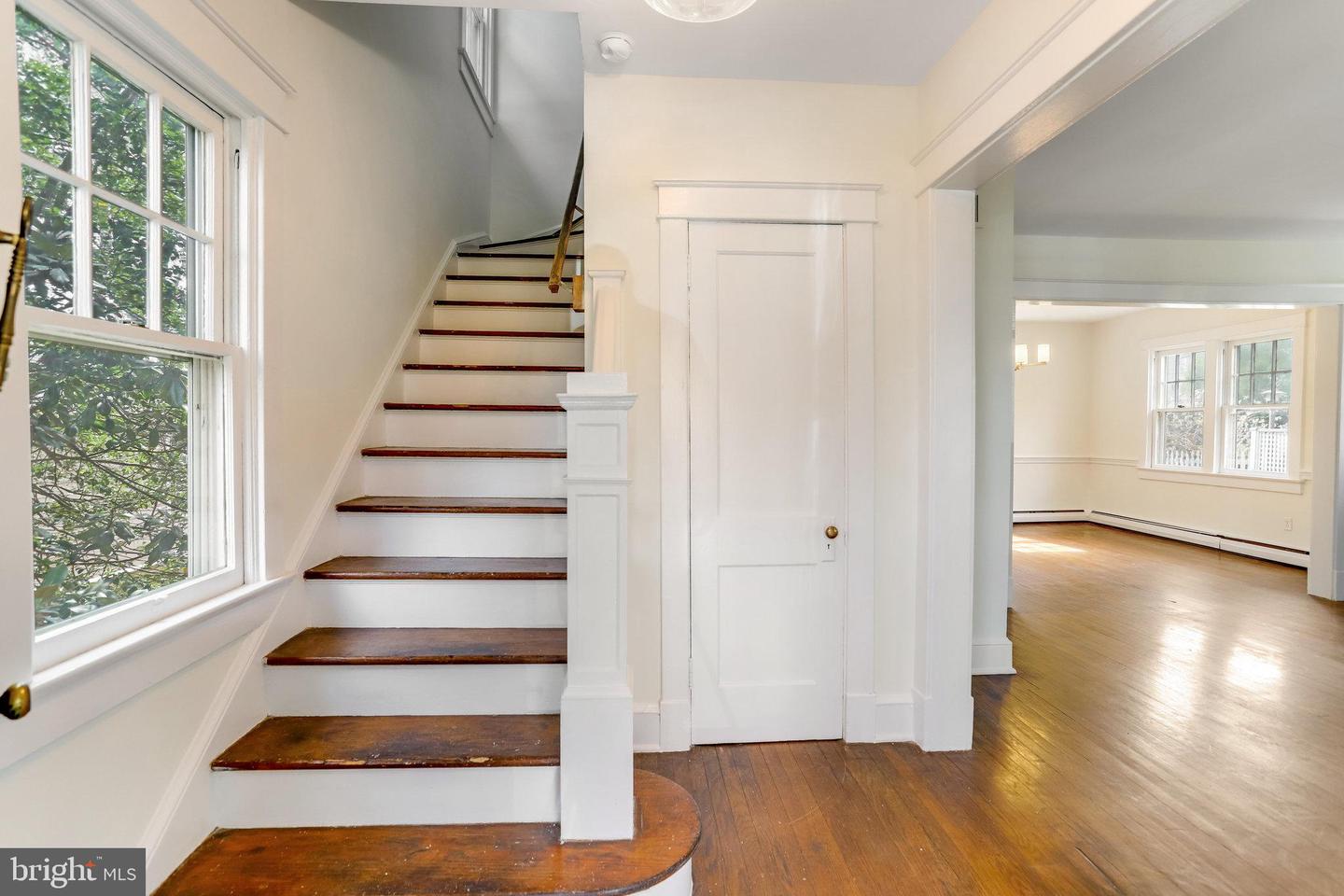 106 W Maple St