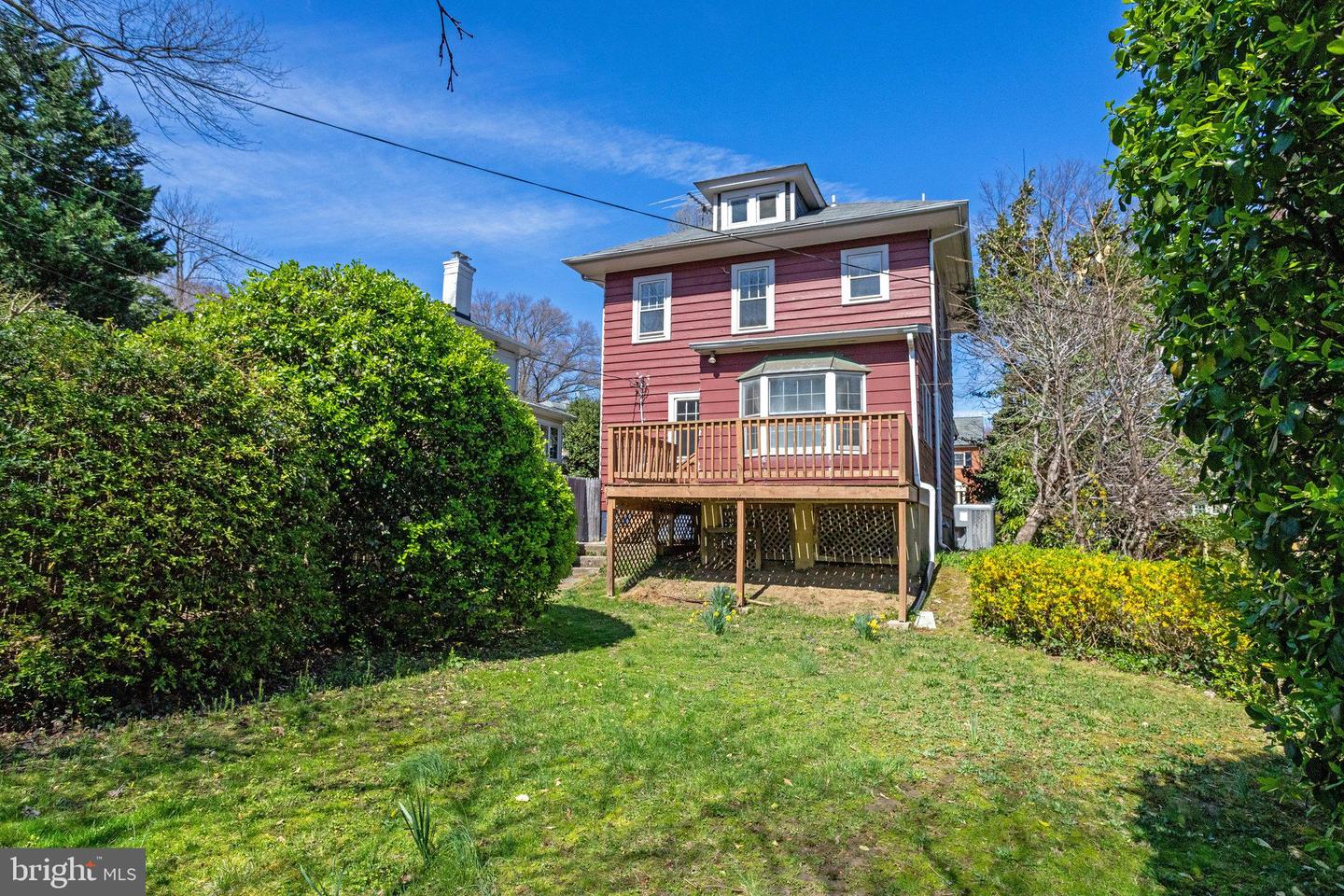 106 W Maple St