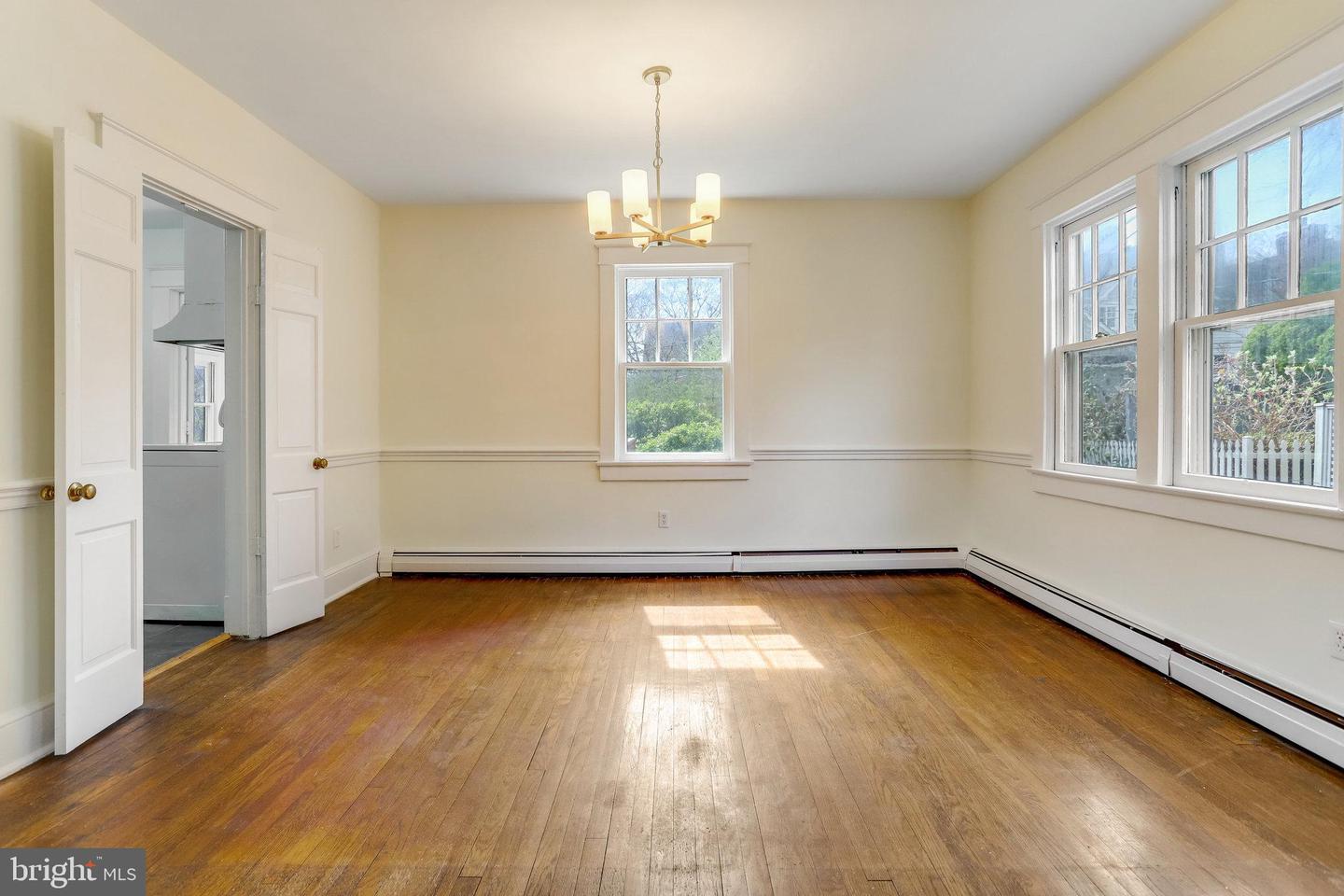 106 W Maple St