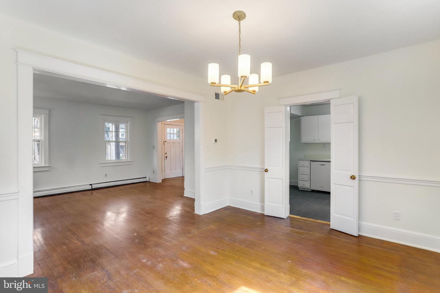 106 W Maple St