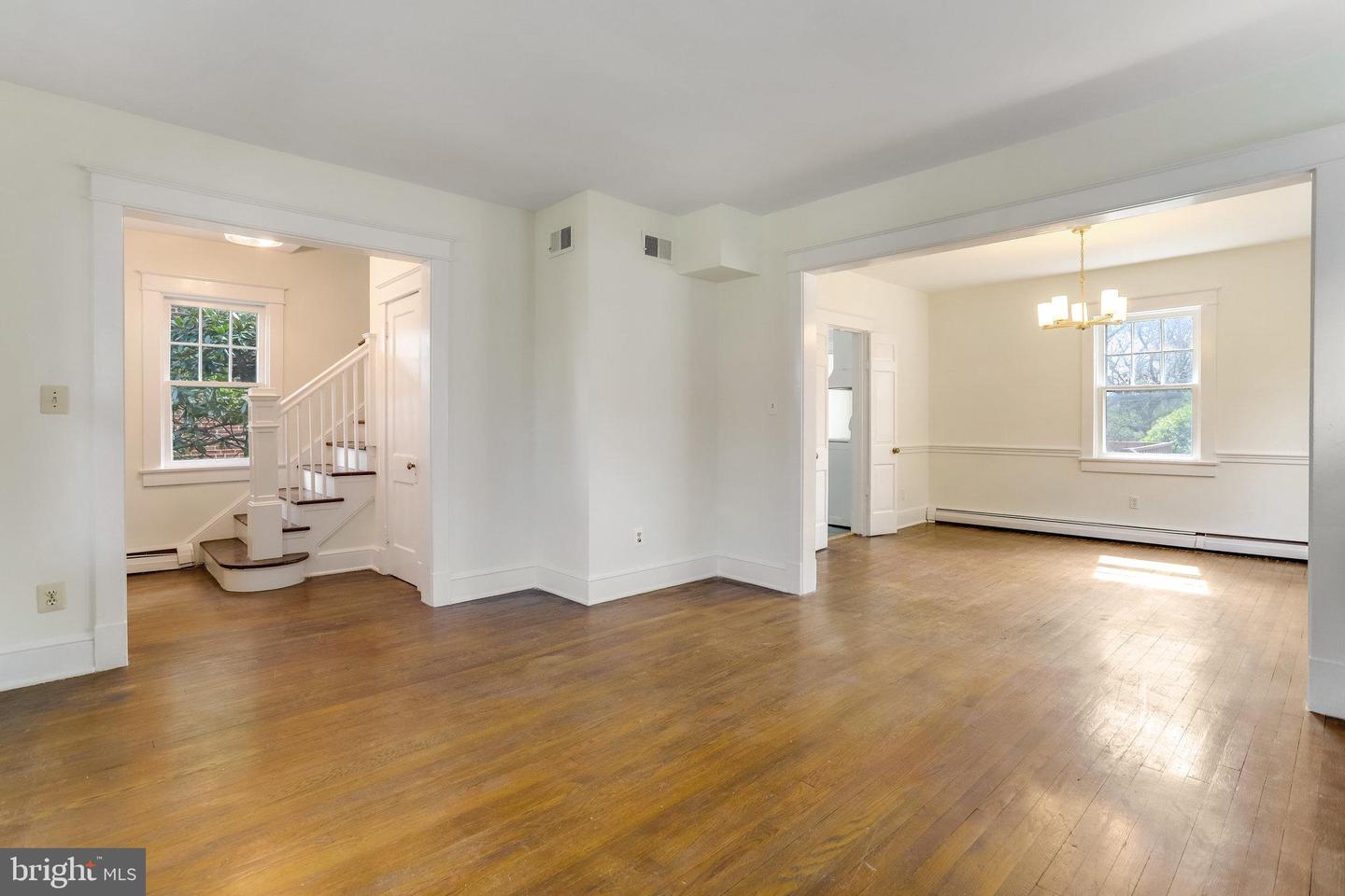 106 W Maple St