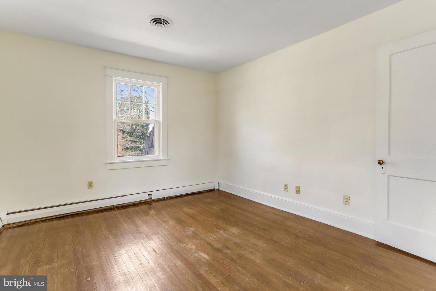 106 W Maple St